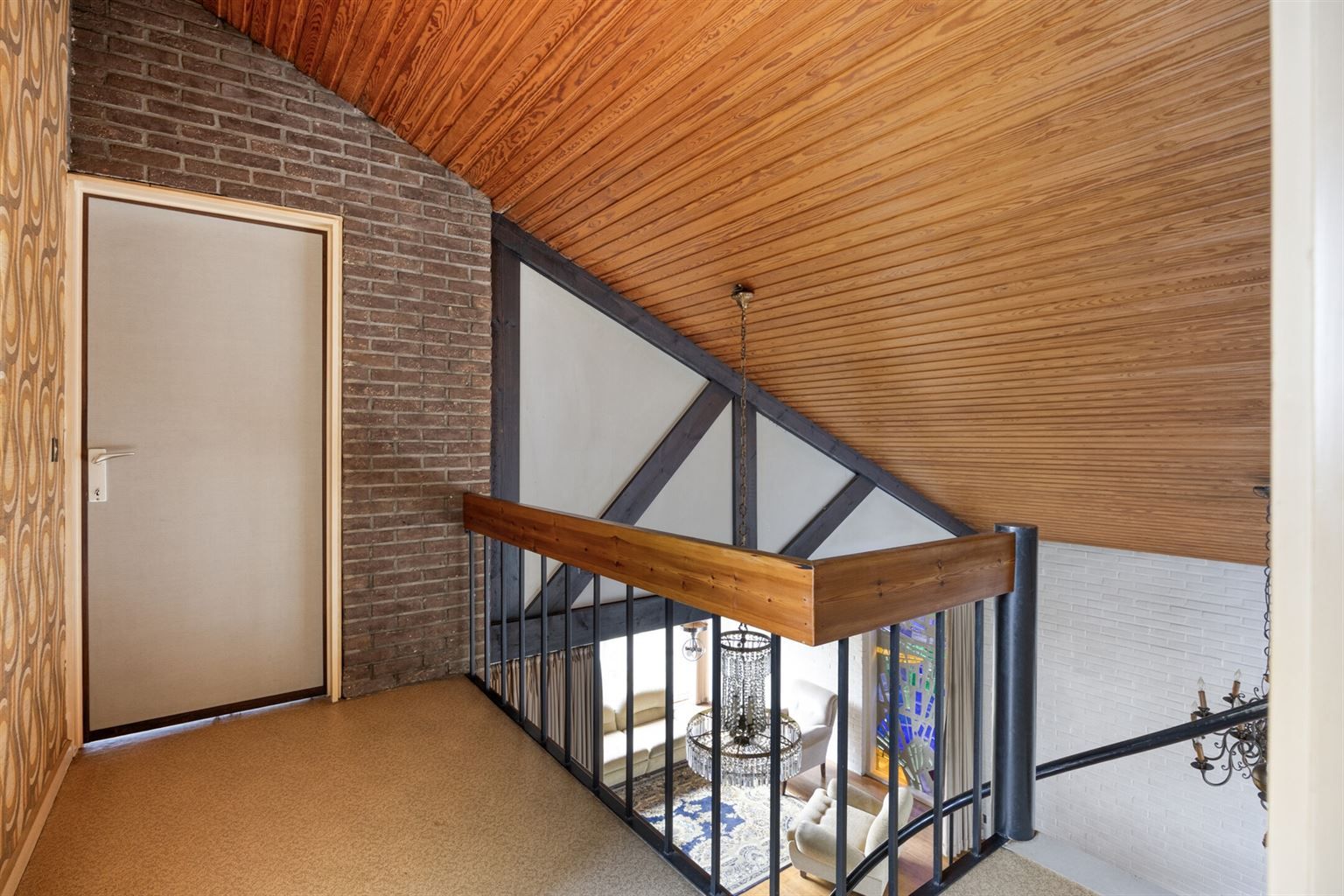 Vrijstaande woning in 70s stijl op een uniek perceel van 15a93ca met 5 slaapkamers, inpandige garage en riante tuin, gelegen op een rustige toplocatie nabij het centrum van Maaseik. foto 26