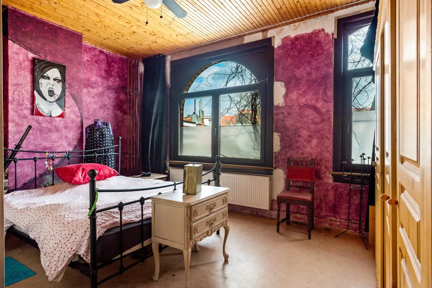 Gedeeltelijk te renoveren rijwoning met 3 slaapkamers, tuin en veel potentieel in Merksem! foto 13