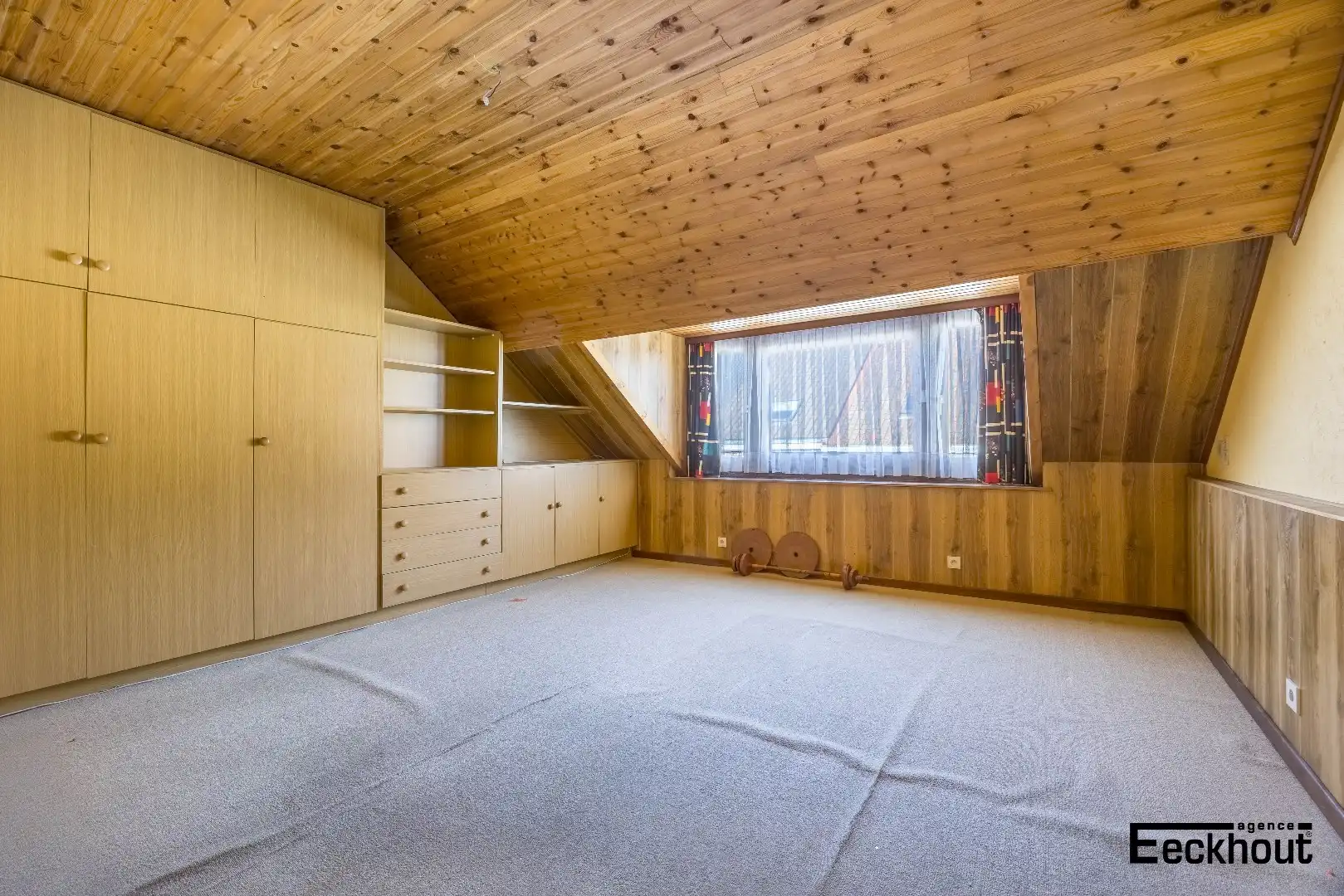 Te renoveren woning met diepe, zonnige tuin foto 17