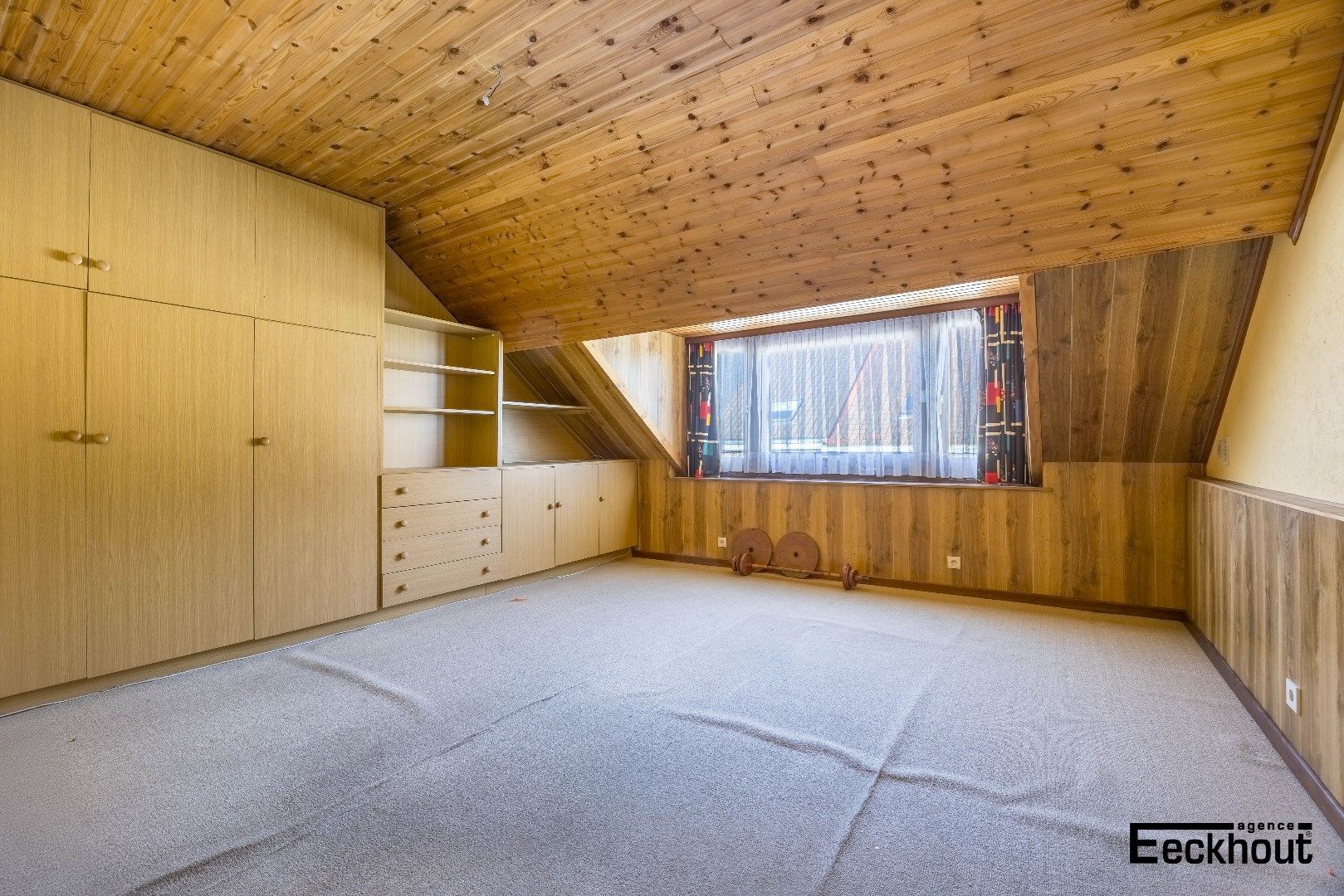 Te renoveren woning met diepe, zonnige tuin foto 14