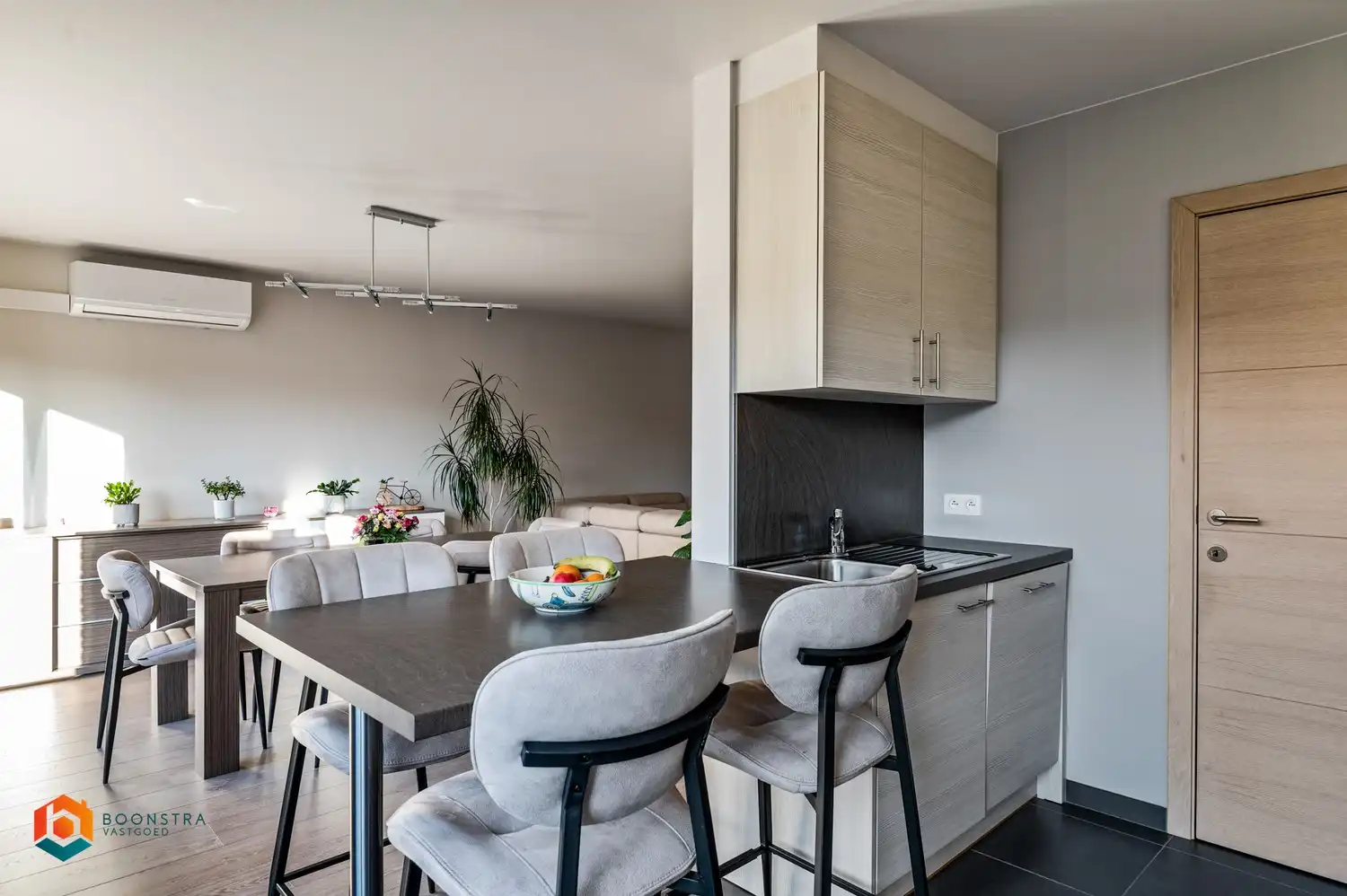 Instapklaar gelijkvloers appartement met 2slpkrs en tuin foto 7