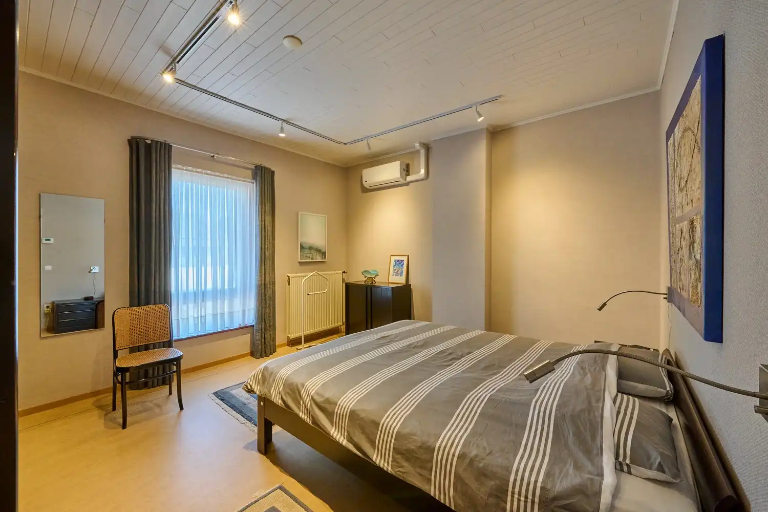 Karaktervolle energiecorrecte vrijstaande woning met praktijkruimte, 4/5 slaapkamers en zuidgerichte parktuin foto 15