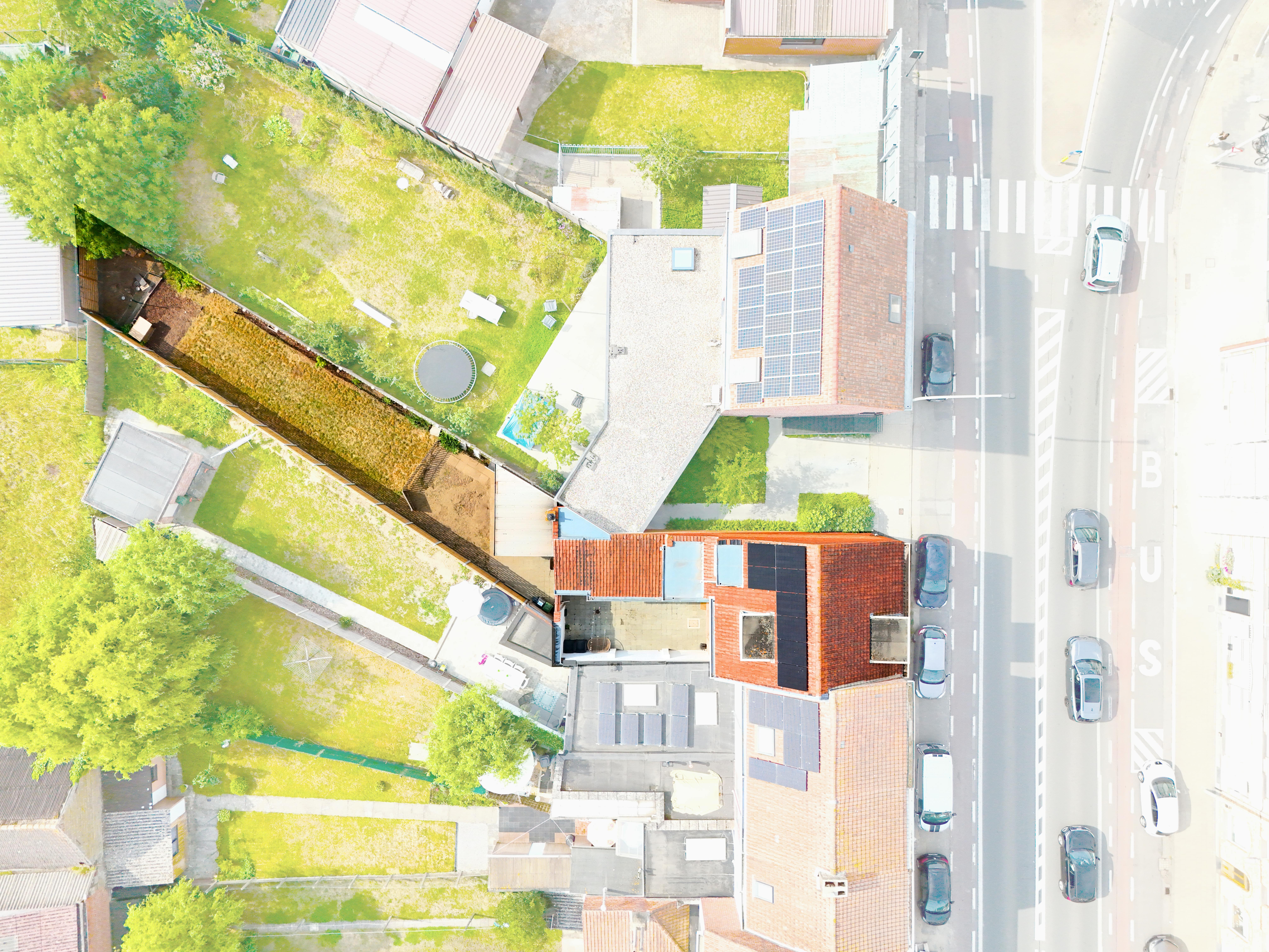 Lichtrijk huis met 4 slaapkamers en zuidwest gerichte tuin in Ieper foto 5