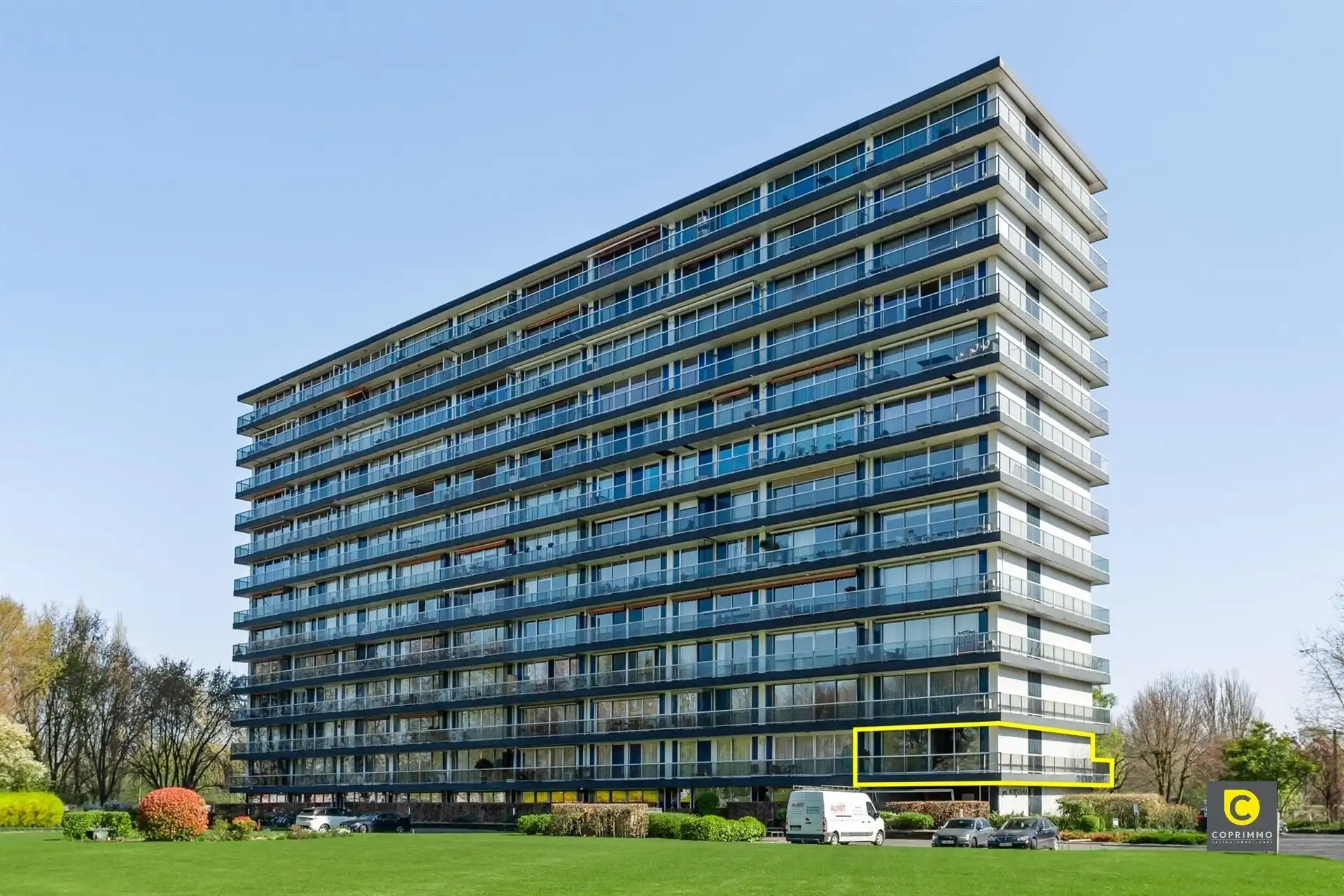 IN OPTIE! Te renoveren 2 SLPK hoek-app met 2 terrassen! foto {{pictureIndex}}