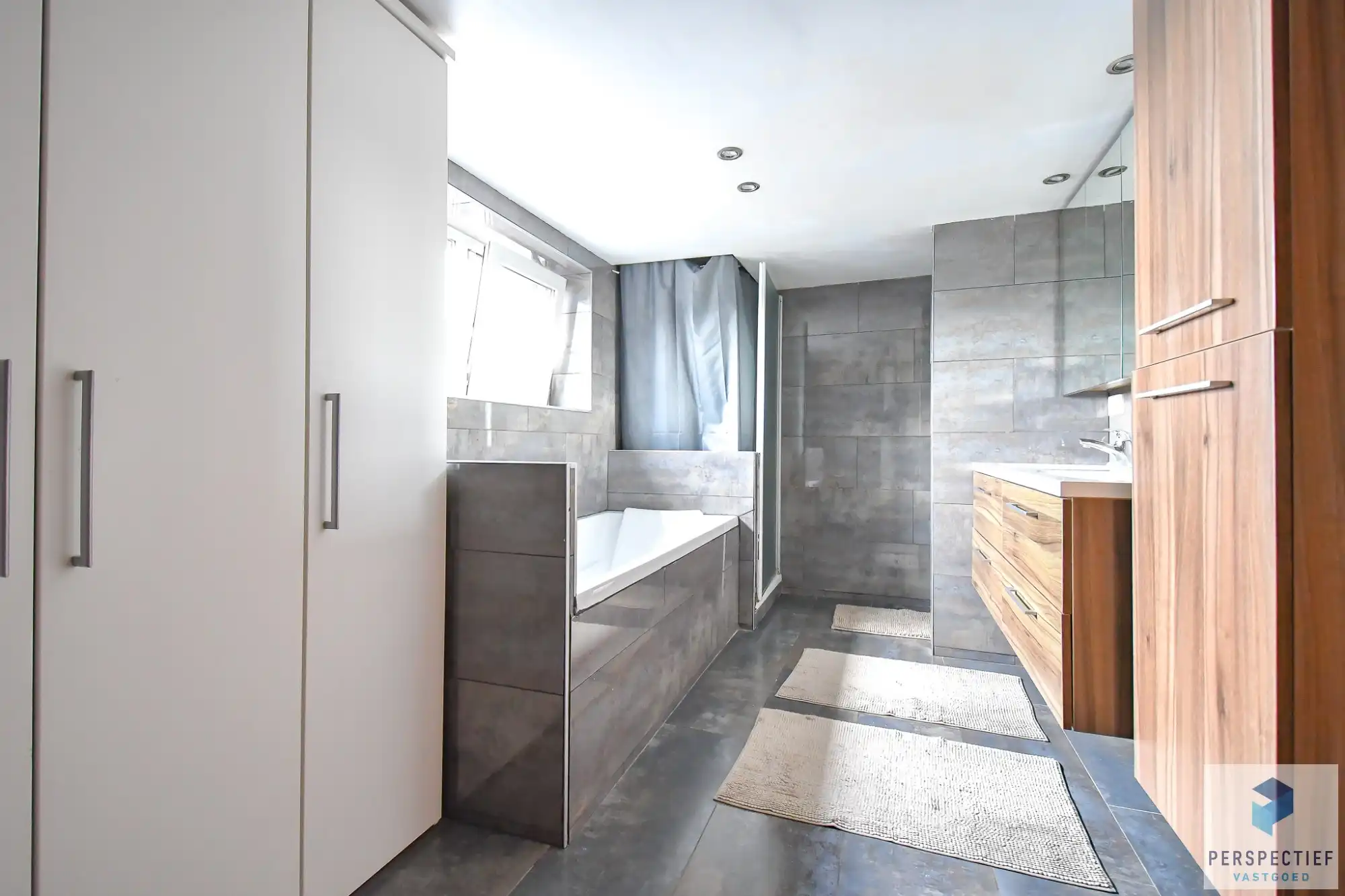 BEZOEKMOMENT ZATERDAG 25/04 VAN 14U TOT 16U | Ruime, instapklare woning met 4 slaapkamers, garage en magazijn op 970 m² foto 19