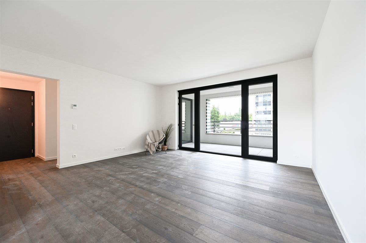 Ruim 1 slaapkamerappartement met groot terras in project Zilverkwartier te Berchem foto 10