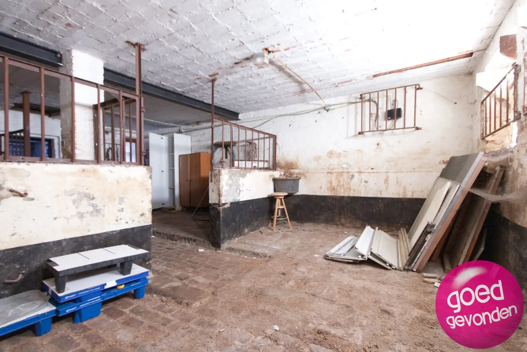 WONING - STALGEBOUW - TERRAS - TUIN - PARKING - TE RENOVEREN foto 24