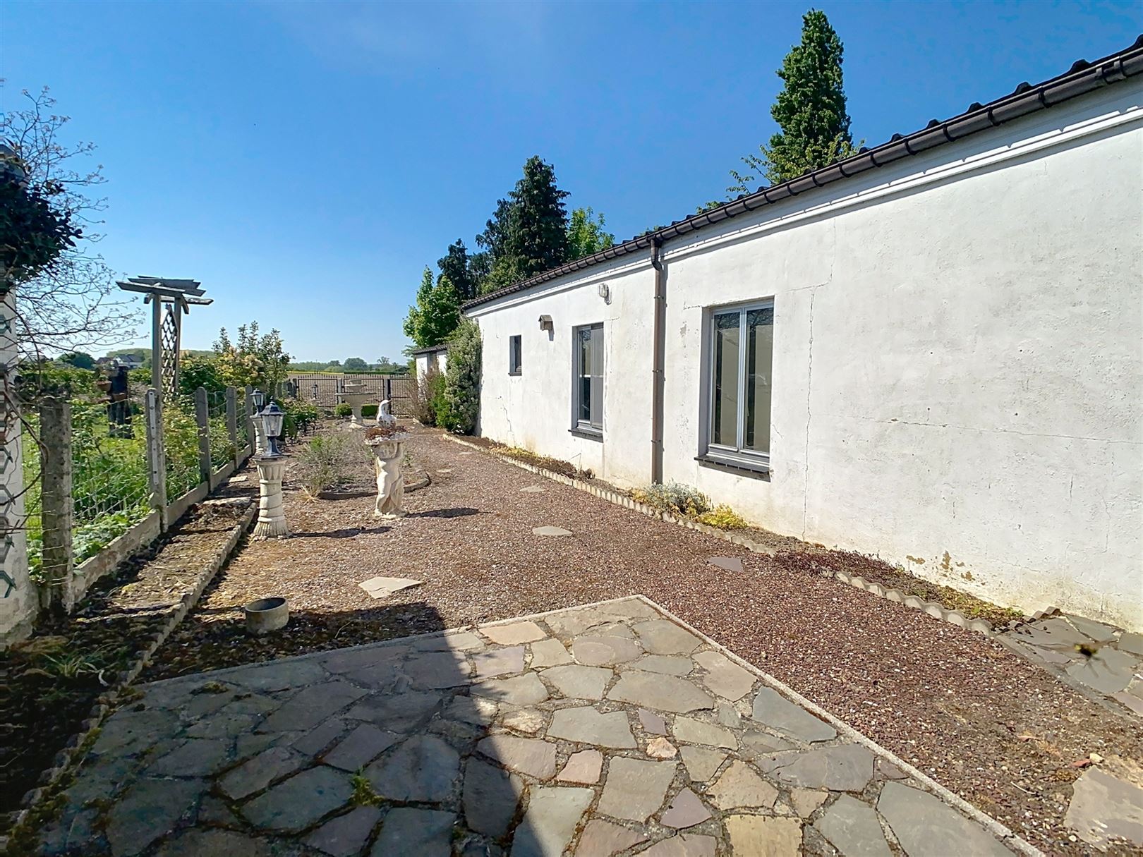 Ruime woning, 3 slpks, bijgebouwen, garage, tuin, 6a 81ca foto 5