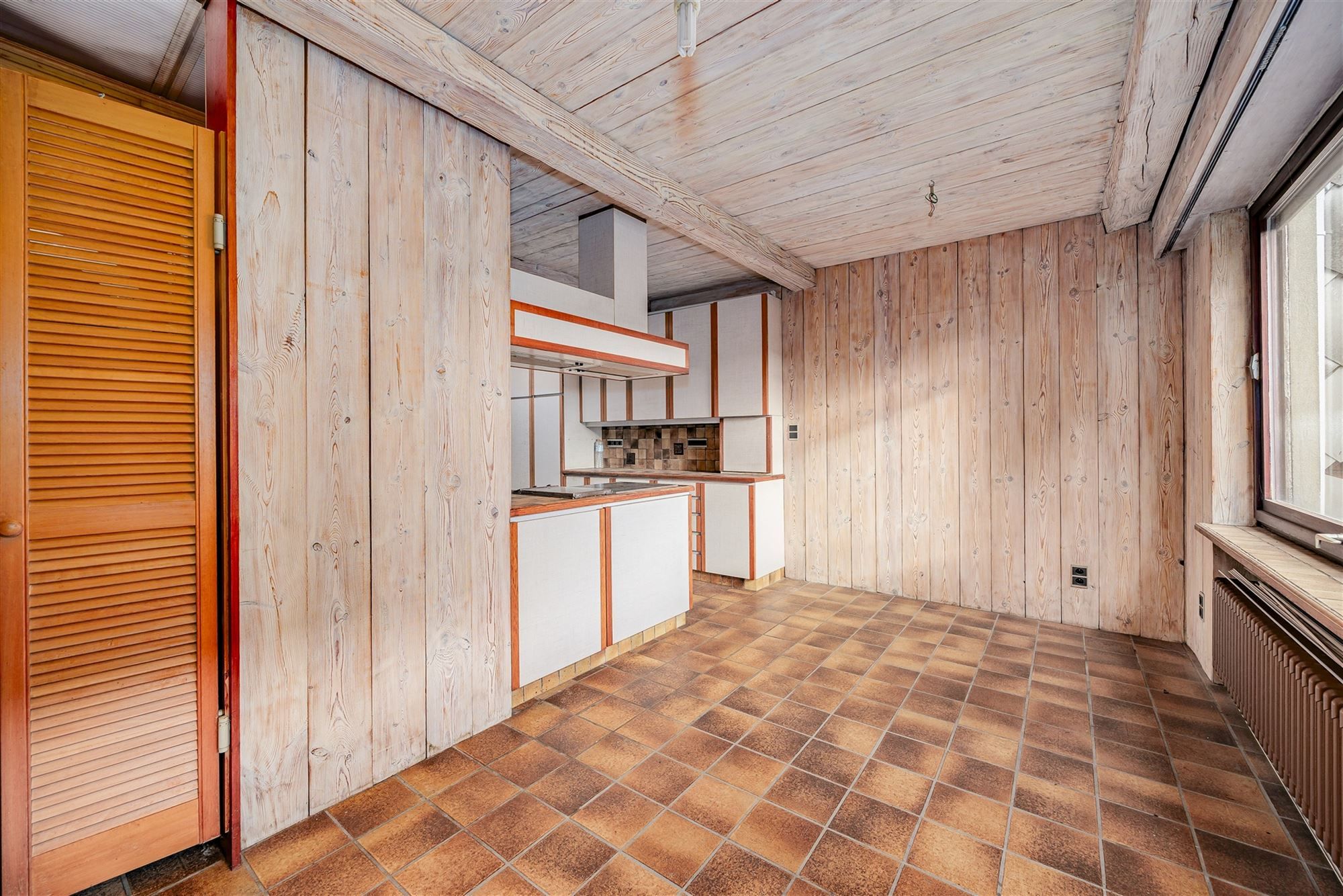 Te renoveren woning met 4 - 5 slk en garage foto 17