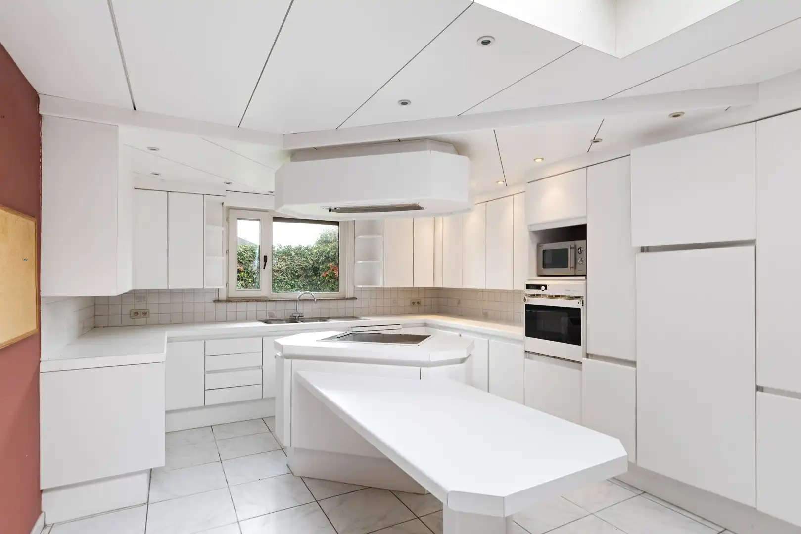 Ruime vrijstaande gezinswoning met tuin en garage foto 5