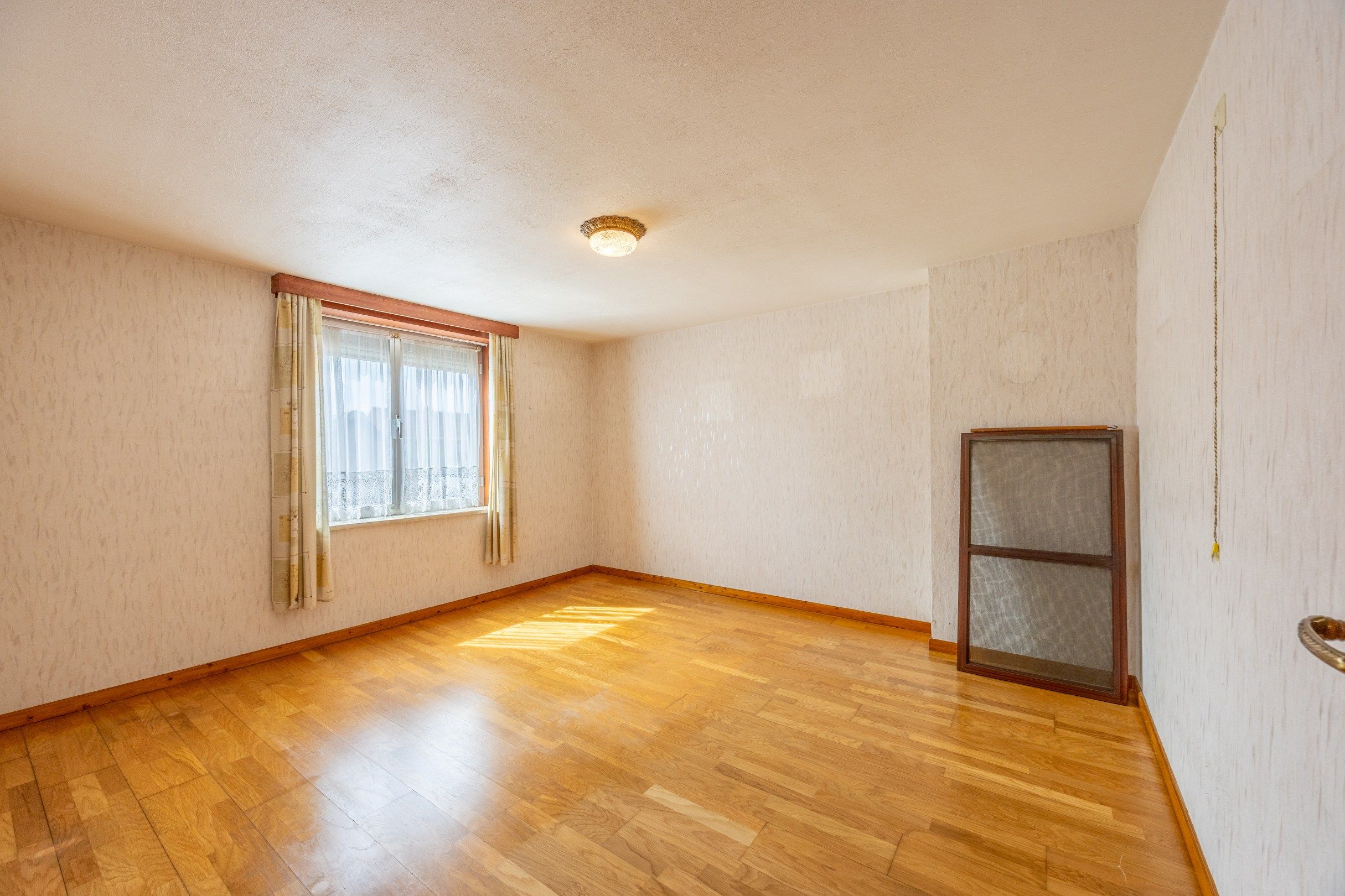 Ruime woning met garage en uitweg foto 9