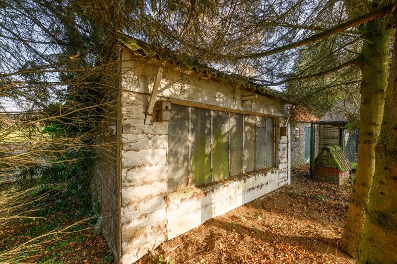 Te herbouwen of te slopen woning op ruim perceel in landelijke omgeving! foto 12