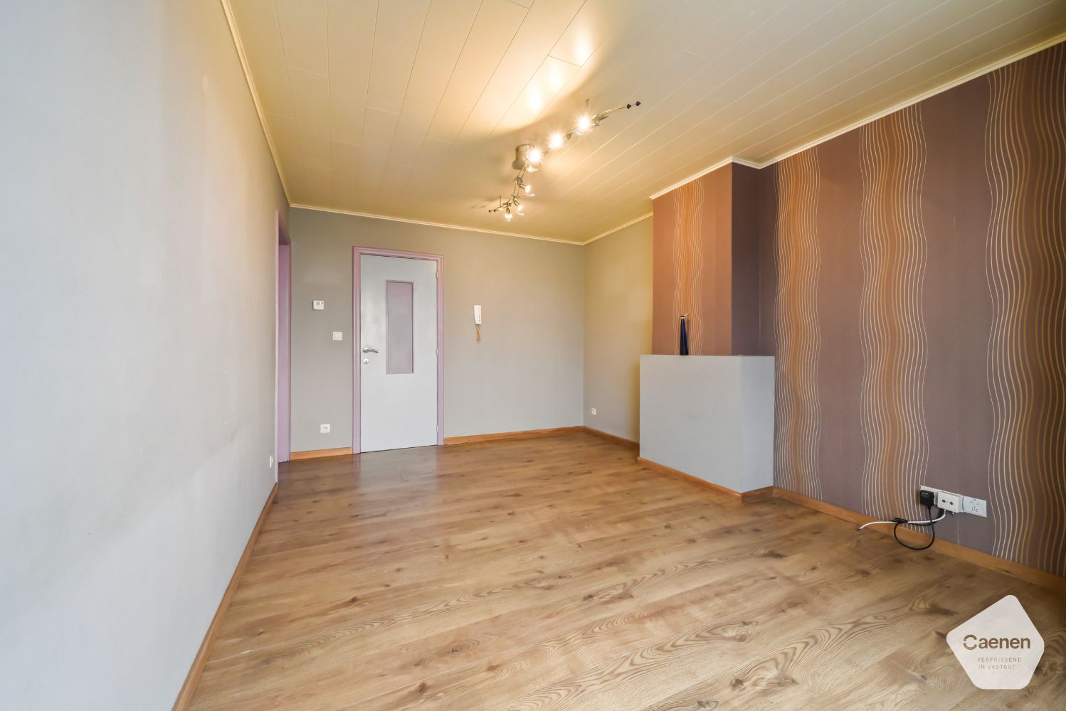 Licht op te frissen twee slaapkamer appartement op een uitstekende locatie foto 4