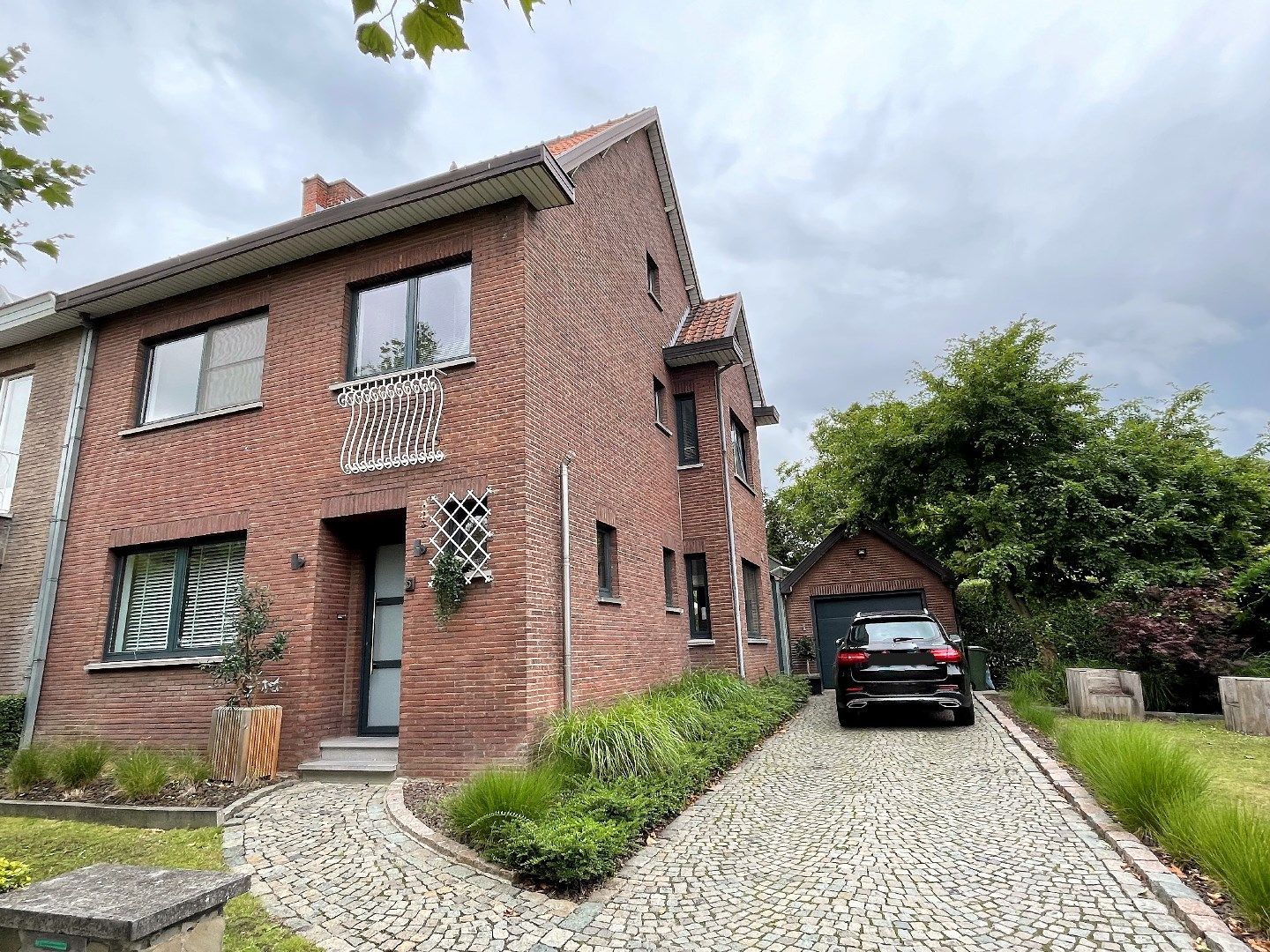 Prachtige ruime woning in zeer rustige omgeving nabij centrum Hasselt foto {{pictureIndex}}