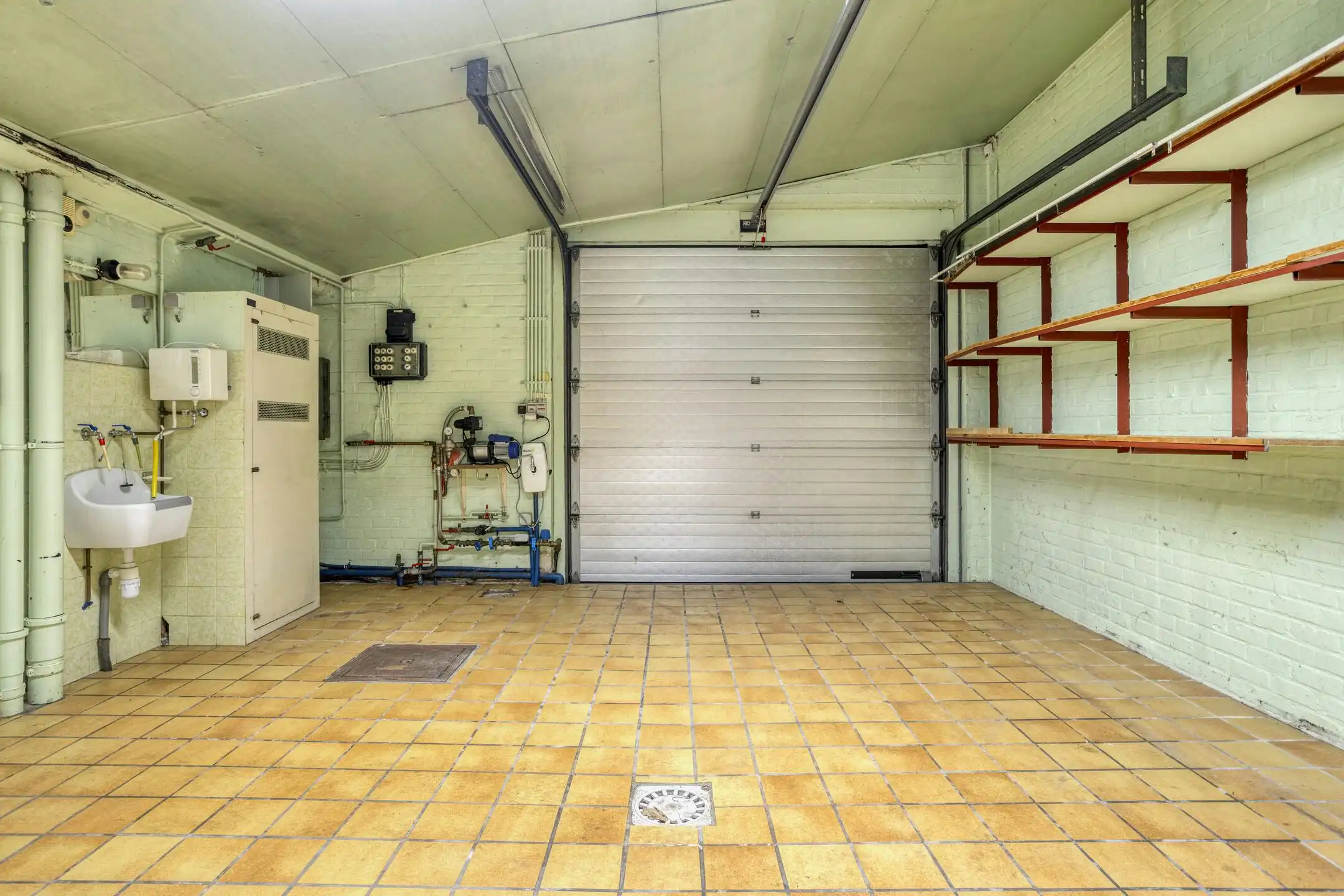 Huis te koop in Ieper met 3 kamers, tuin en garage foto 18