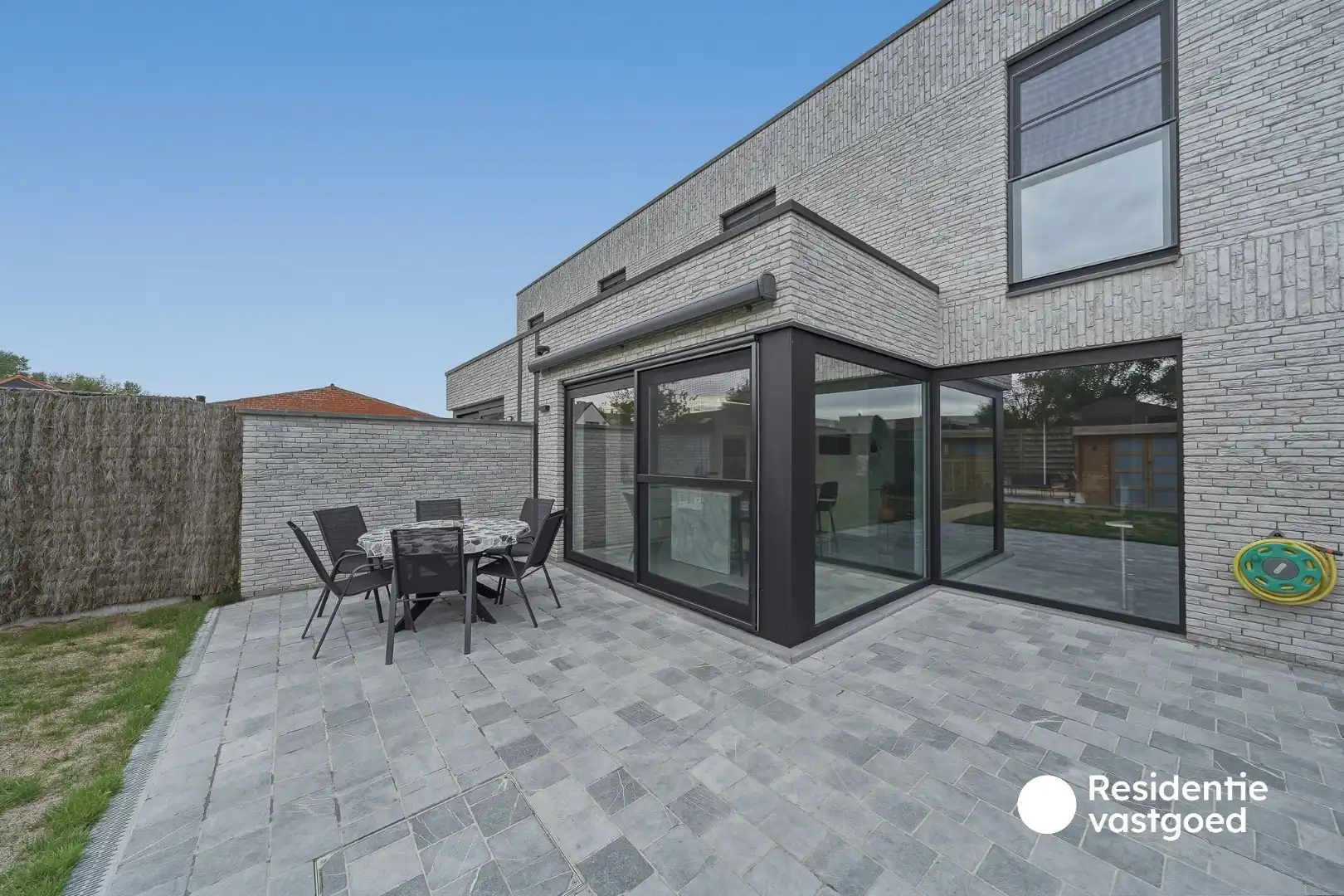Energiezuinige halfopen recente woning met 3 slaapkamers in Oudenburg foto 12
