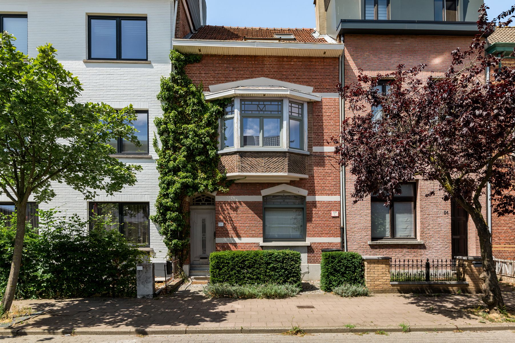 Prachtige art-deco woning op goede locatie in Merksem foto {{pictureIndex}}