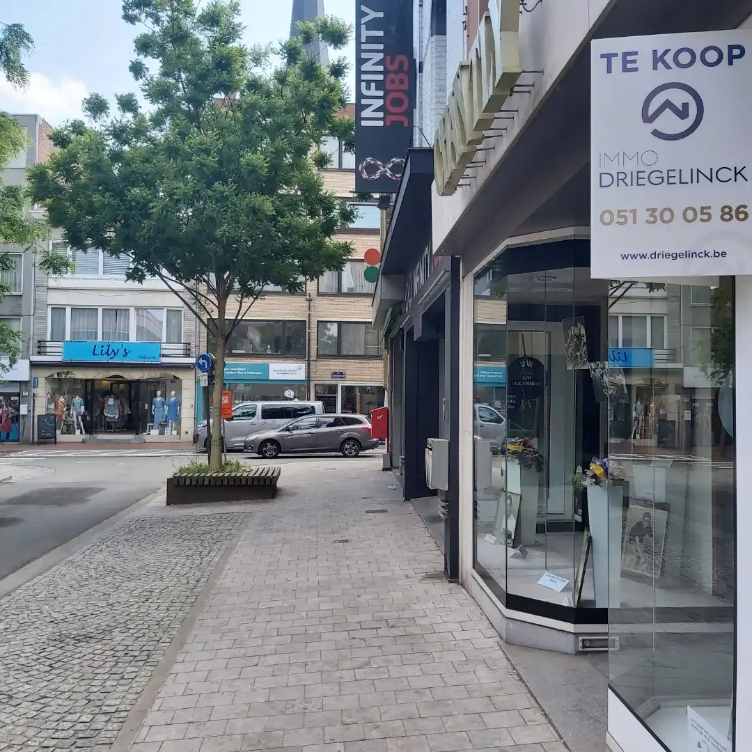 Handelspand (winkel- of kantoorruimte) in het centrum van Izegem foto {{pictureIndex}}