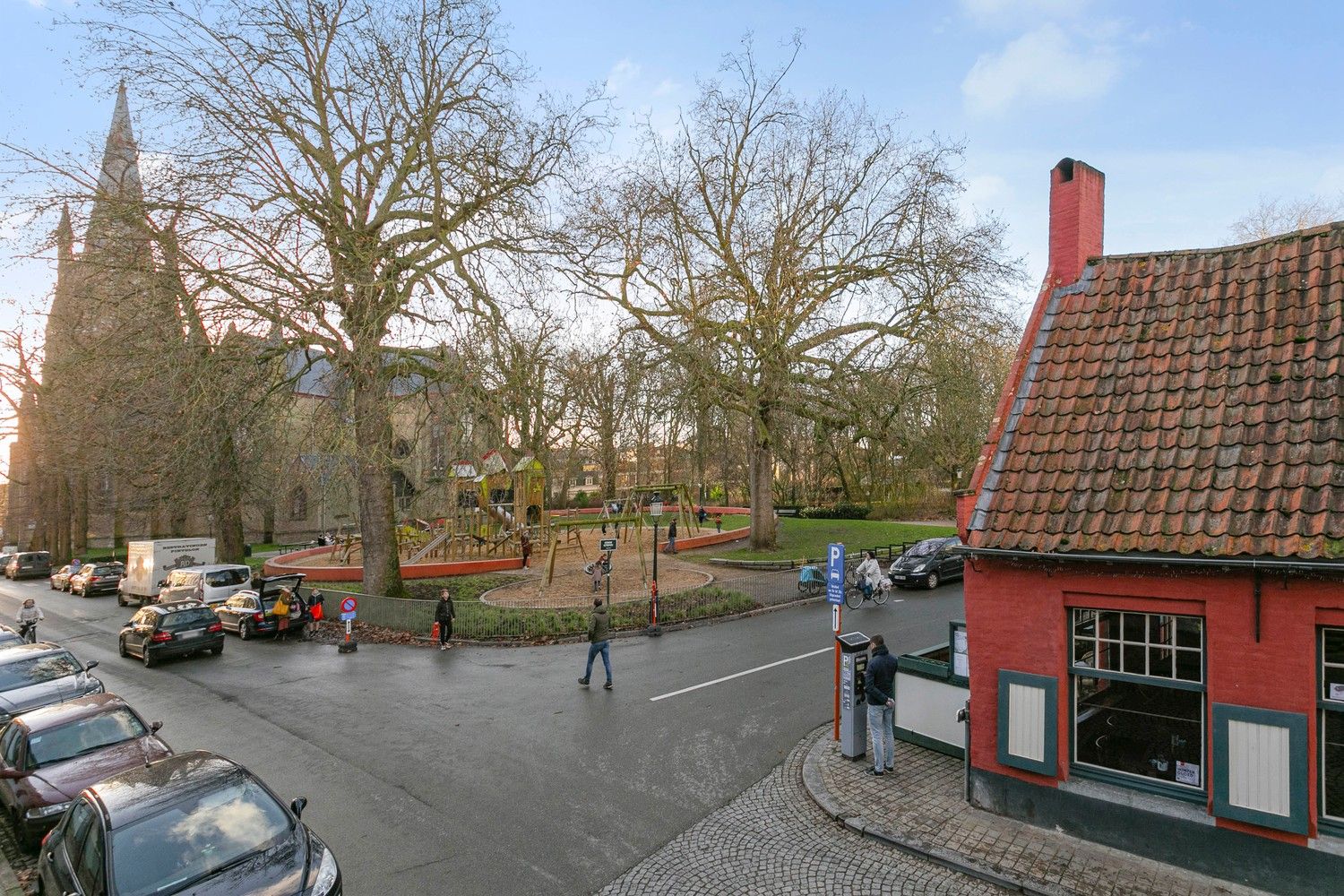 Prachtig gerenoveerde 2 slaapkamer hoekwoning in het centrum van Brugge foto 22