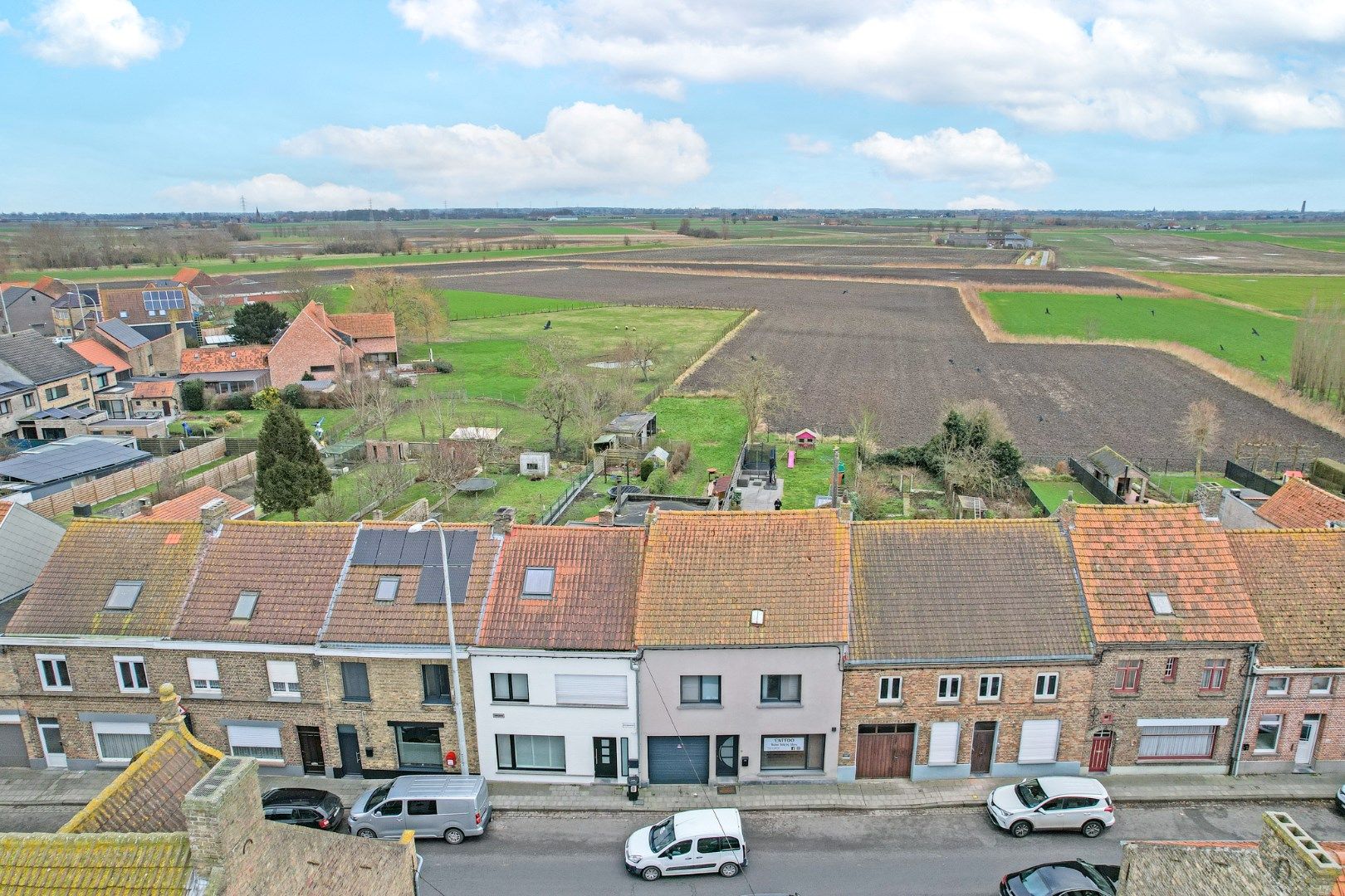 Ruime gezinswoning met garage te Pervijze op 518 m² met prachtige verzichten.  foto {{pictureIndex}}