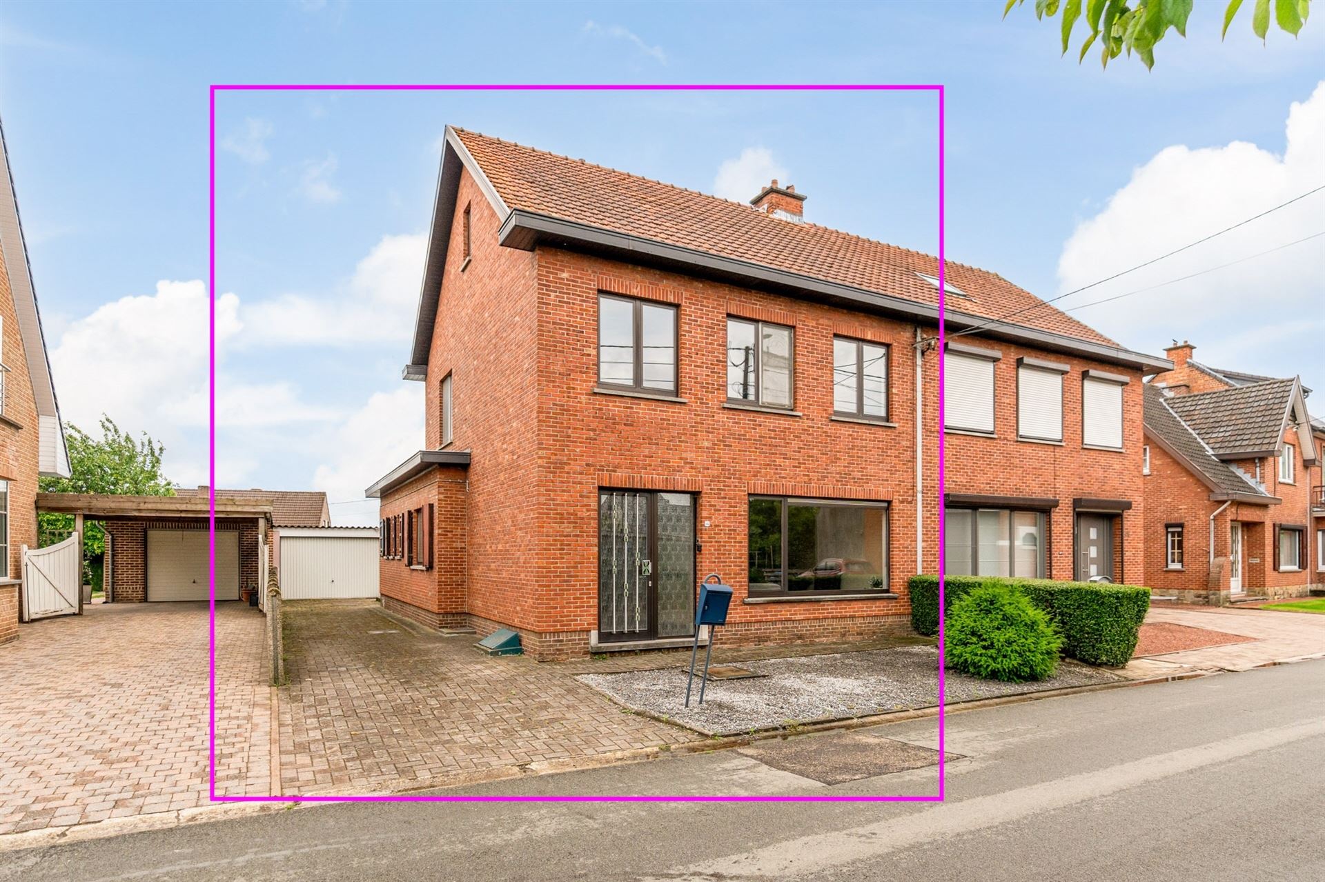 Halfopen bebouwing met tuin foto 21