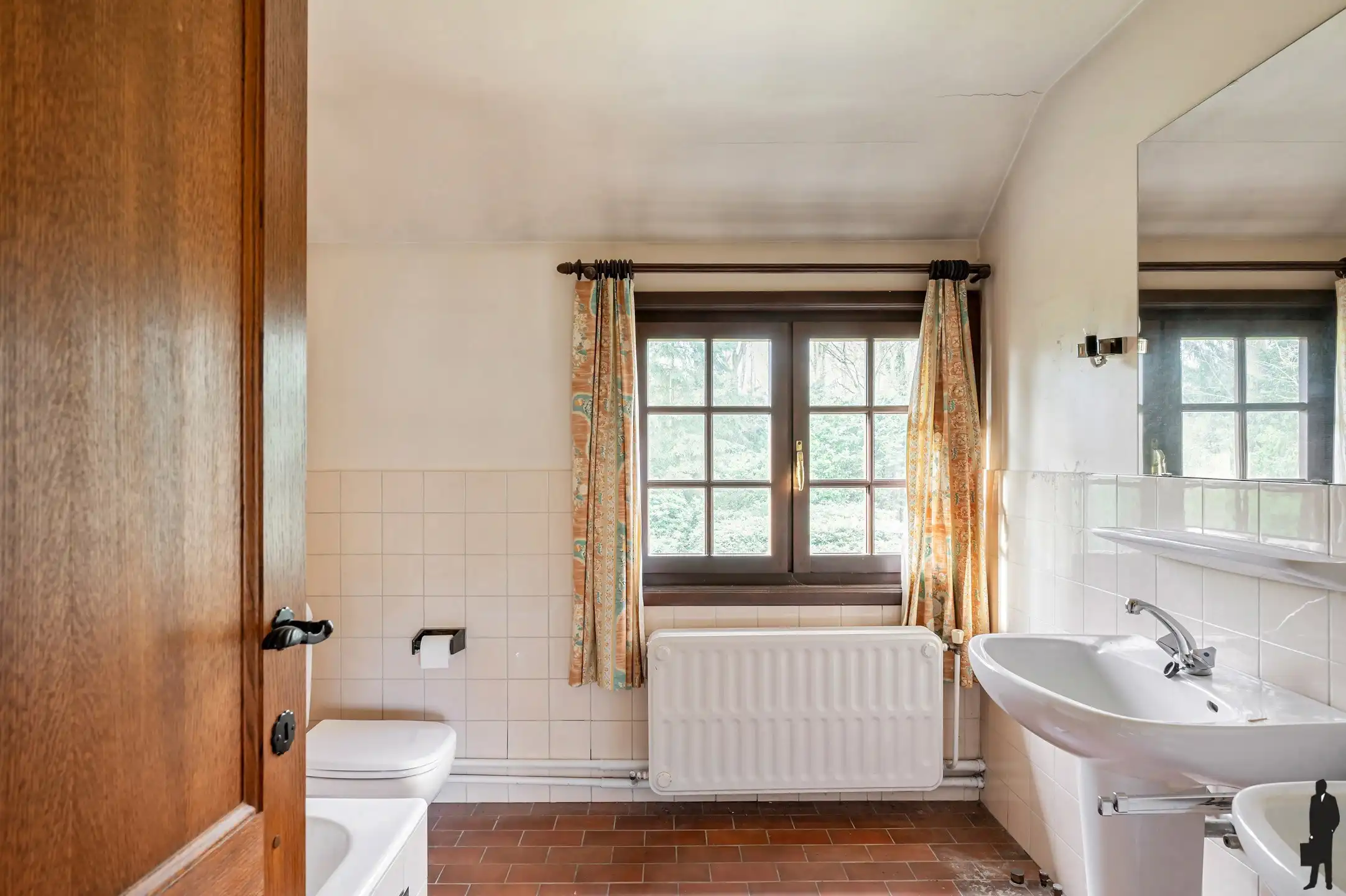 Te renoveren villa, in een bijzonder groene en residentiële omgeving!  foto 21