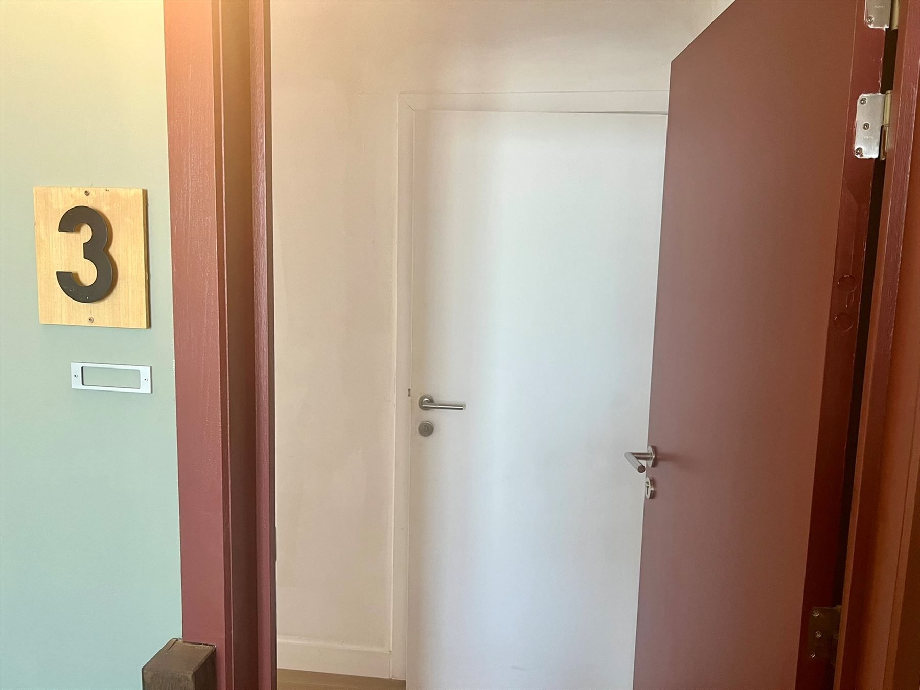Gerenoveerd appartement met 2 slaapkamers, dakterras  en parking foto 8