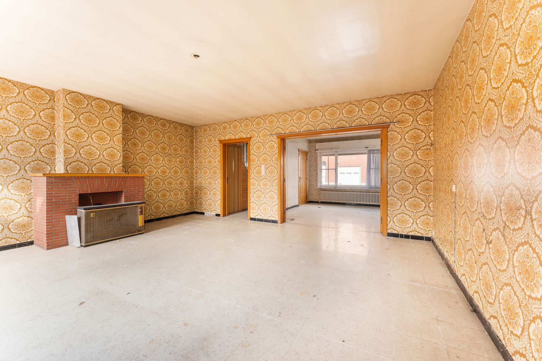 Te renoveren woning met 4 slaapkamers en garage op 432 m² foto 6