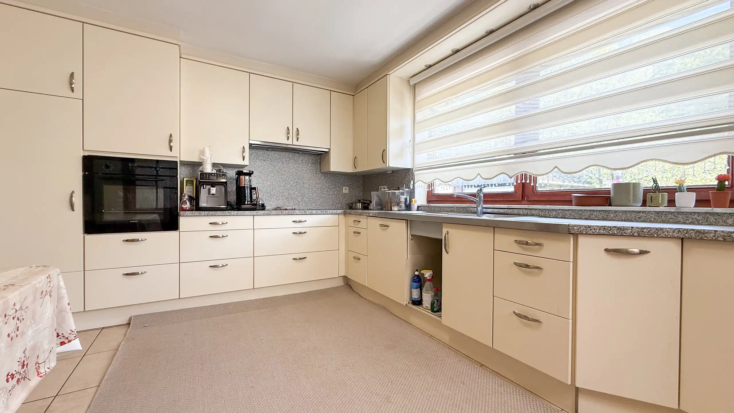 Instapklare bungalow met 5 slpks op toplocatie in Heusden! foto 8