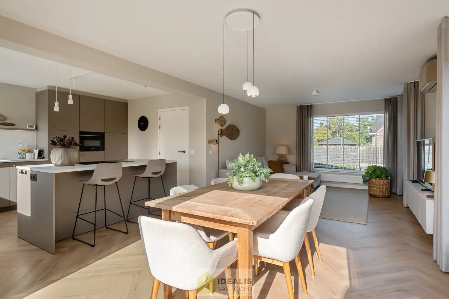 IDEALIS VASTGOED – Een prachtige instapklare woning in het fijne Hamont op een steenworp van de NL-grens! foto 15