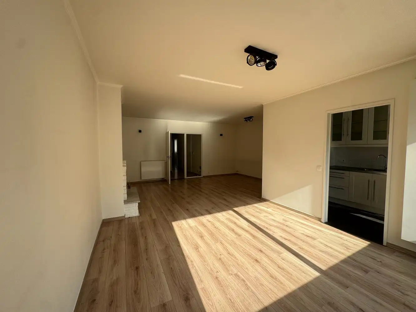 Gerenoveerd en ruim 2-slpk appartement te huur nabij het Stadspark! foto 17