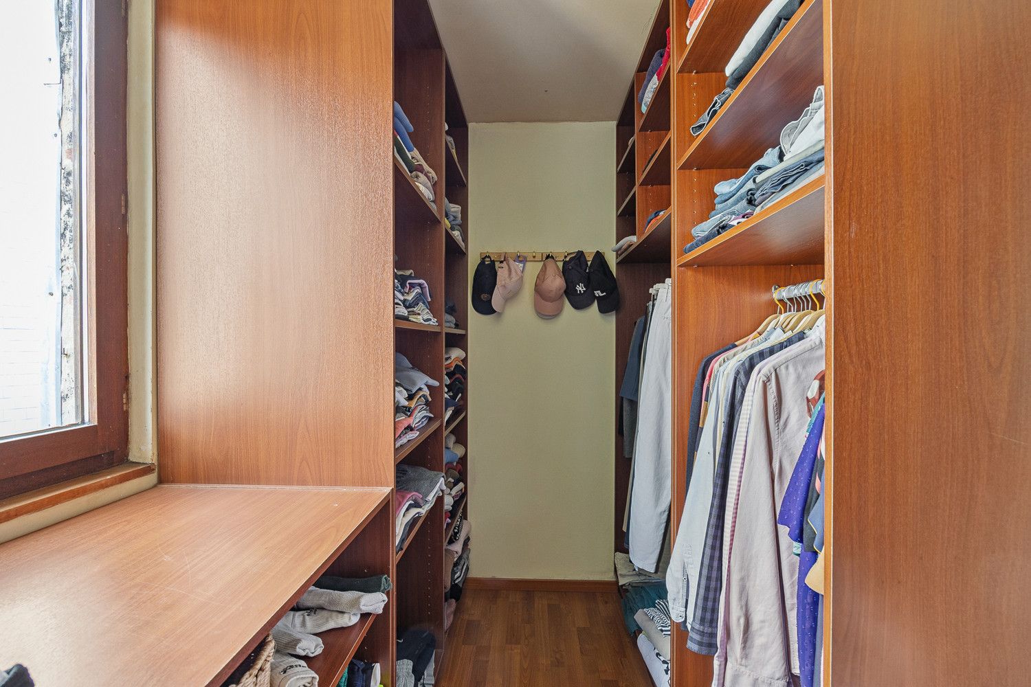 Instapklare en lumineuze herenwoning boordevol charme met aangename stadstuin in de Groenenhoek te Berchem- tot 5 slaapkamers foto 31