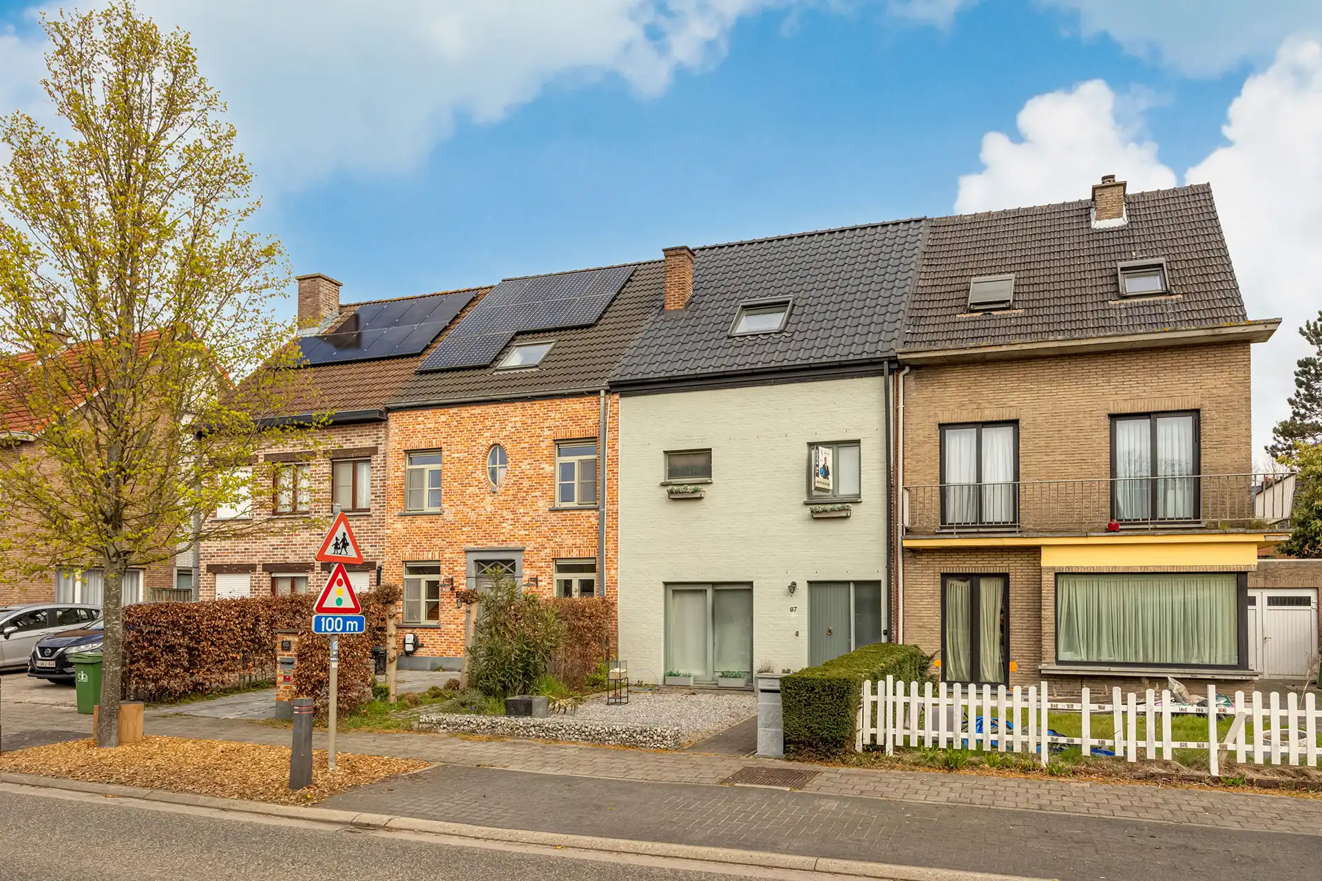 Hoofdfoto van de publicatie: Instapklare woning met 4 slpk, veranda en tuin te Hemiksem!