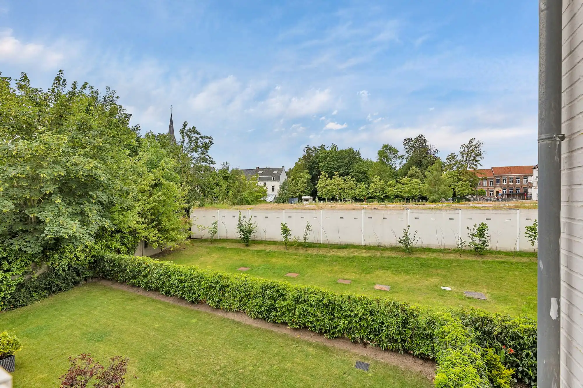 Ruim appartement met vier slpks, terras en autostaanplaats foto 13