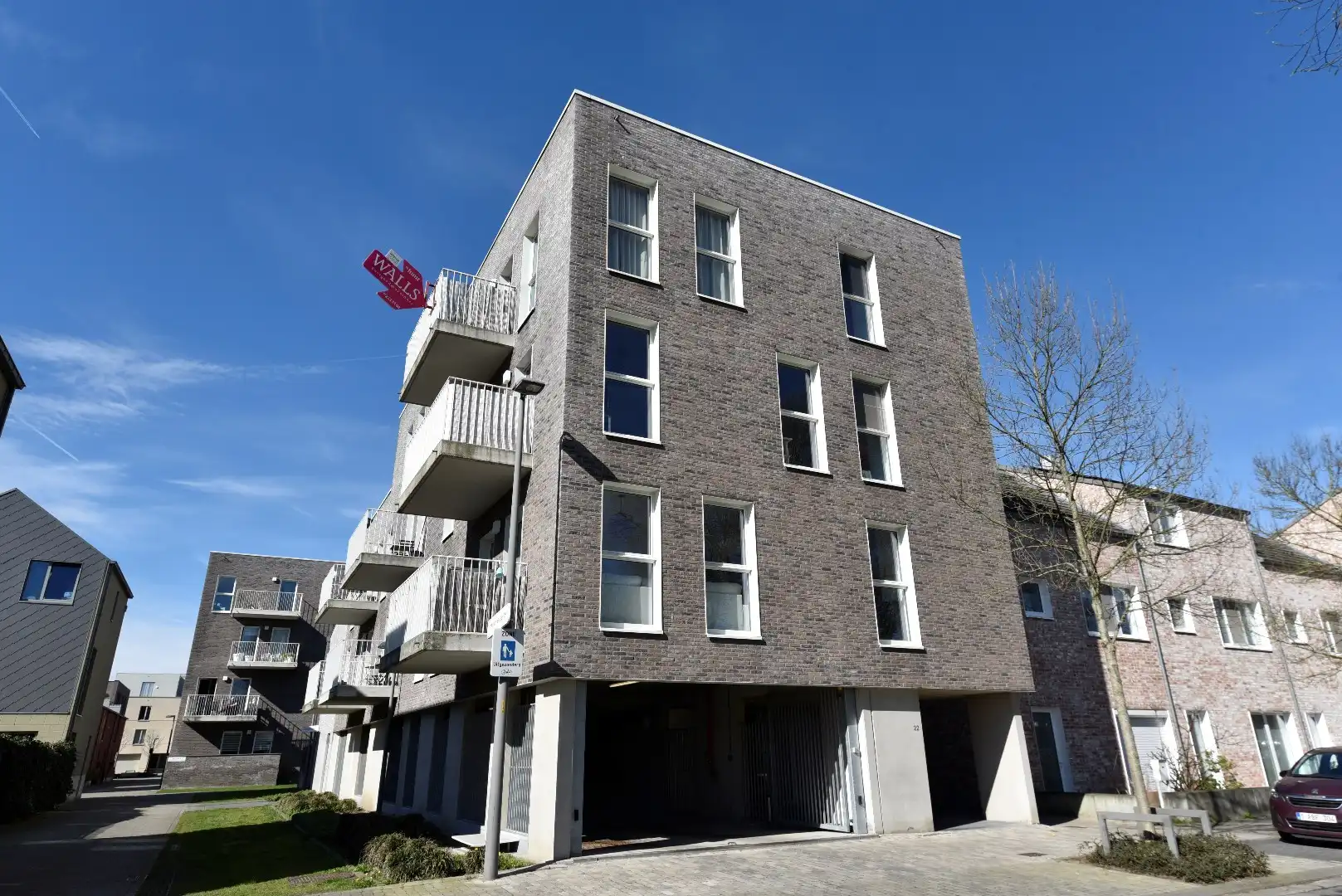 Gemeubeld appartement met autostaanplaats foto 18