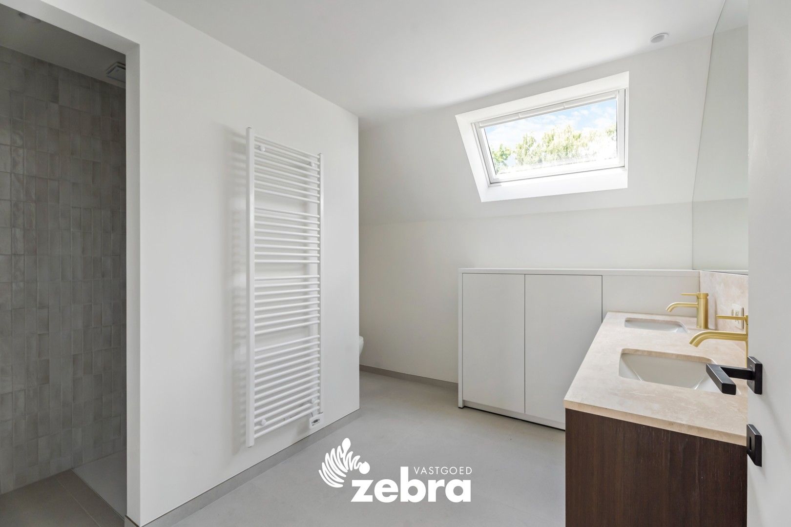 Prachtig gerenoveerde villa met 5 slaapkamers en 2 badkamers te Oostrozebeke! foto 23