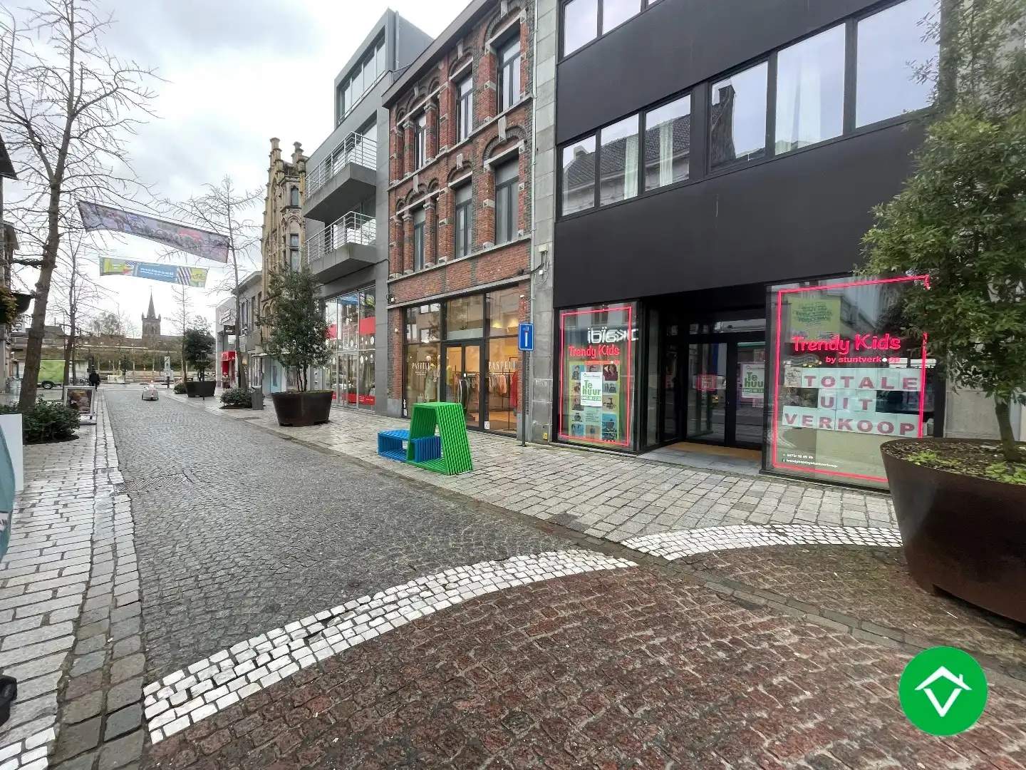 Centraal gelegen handelspand (129m²) in het centrum van Roeselare foto 10