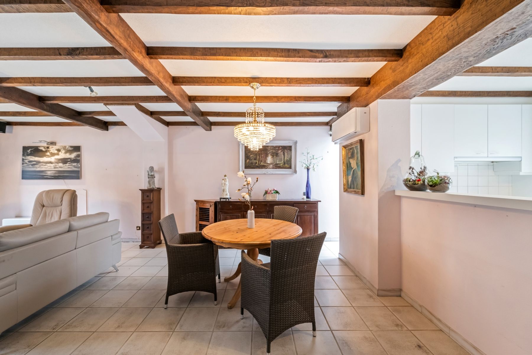 Ruime woning met tuin en bijgebouwen in rustig Sint-Kruis. foto 6