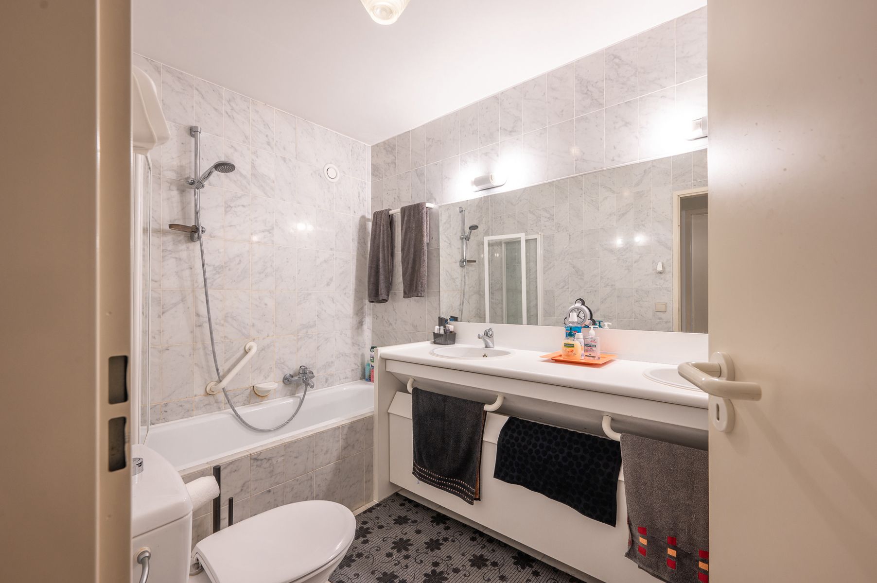 Ruim tweeslaapkamer appartement met prachtig frontaal zeezicht!  foto 11