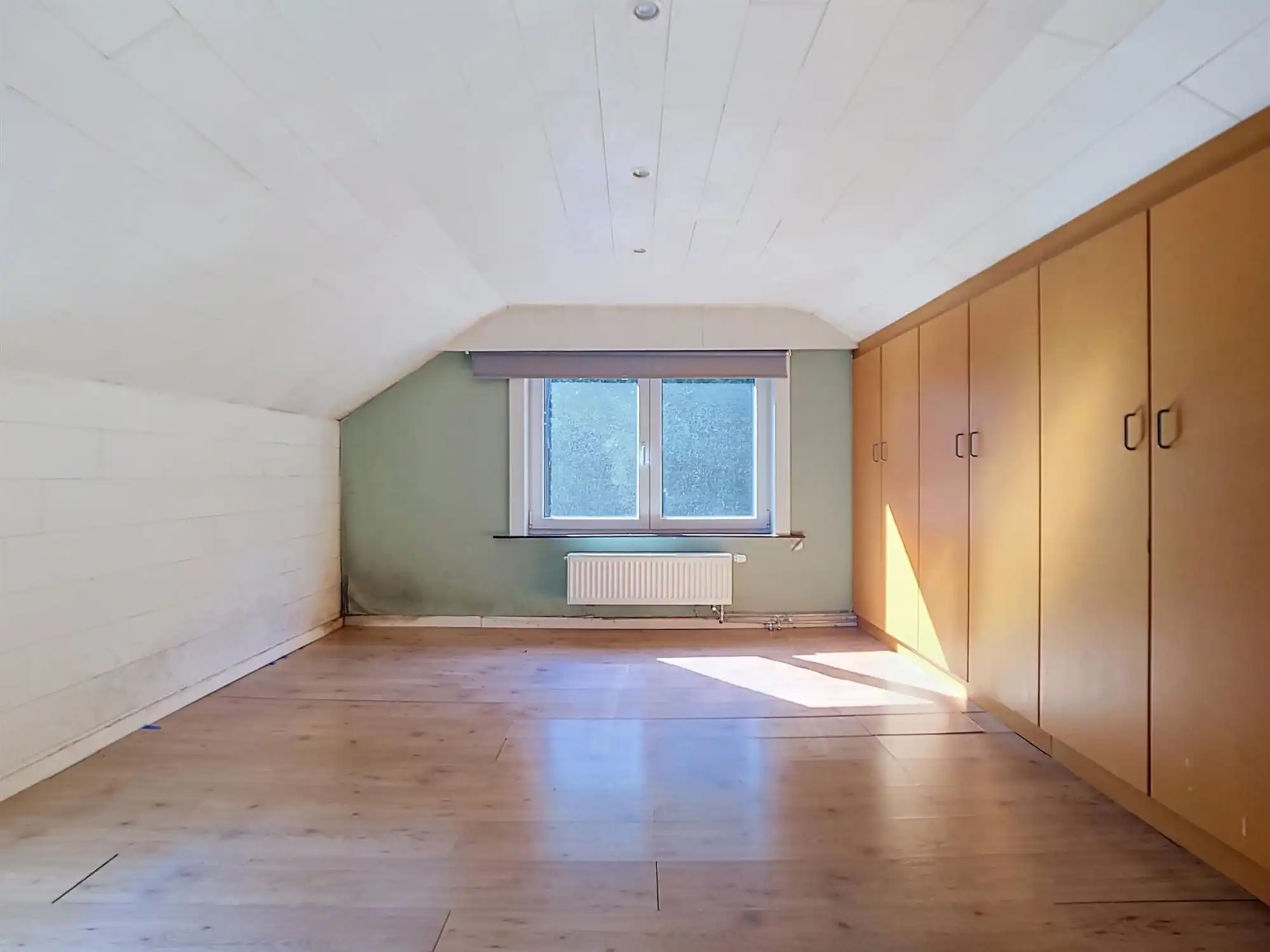Te renoveren halfopen bebouwing met garage en ruime tuin foto 10