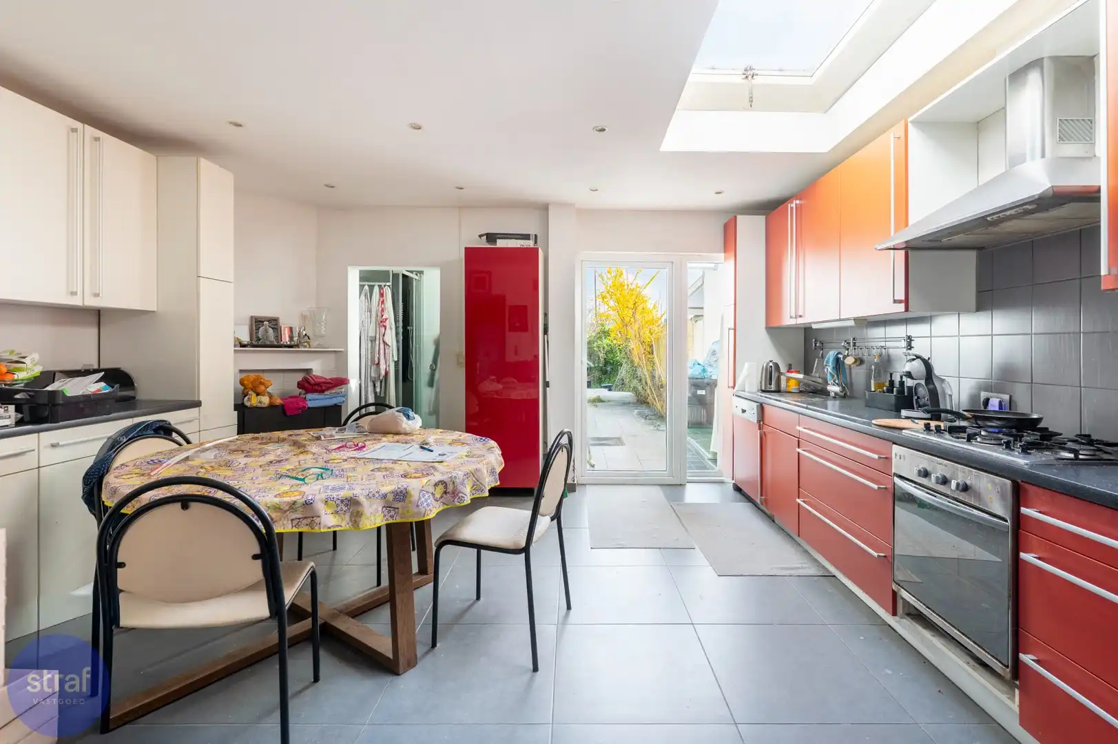 Te renoveren woning met 4 slaapkamers foto 2