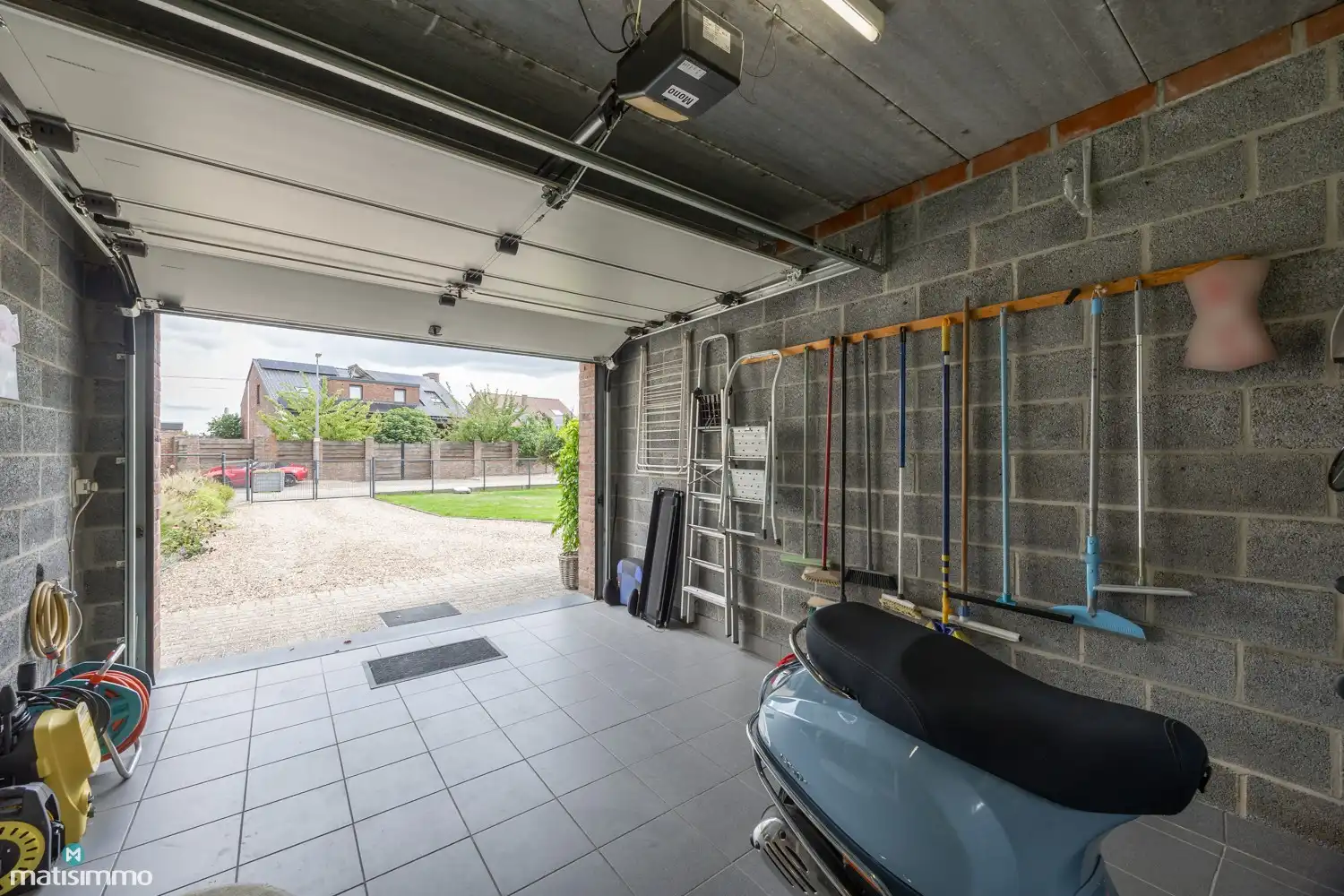 INSTAPKLAAR GERENOVEERDE WONING MET 3 SLAAPKAMERS, GARAGE, CARPORT EN PRACHTIGE TUIN NABIJ HET KANAAL EN DE MAAS IN LANAKEN foto 29