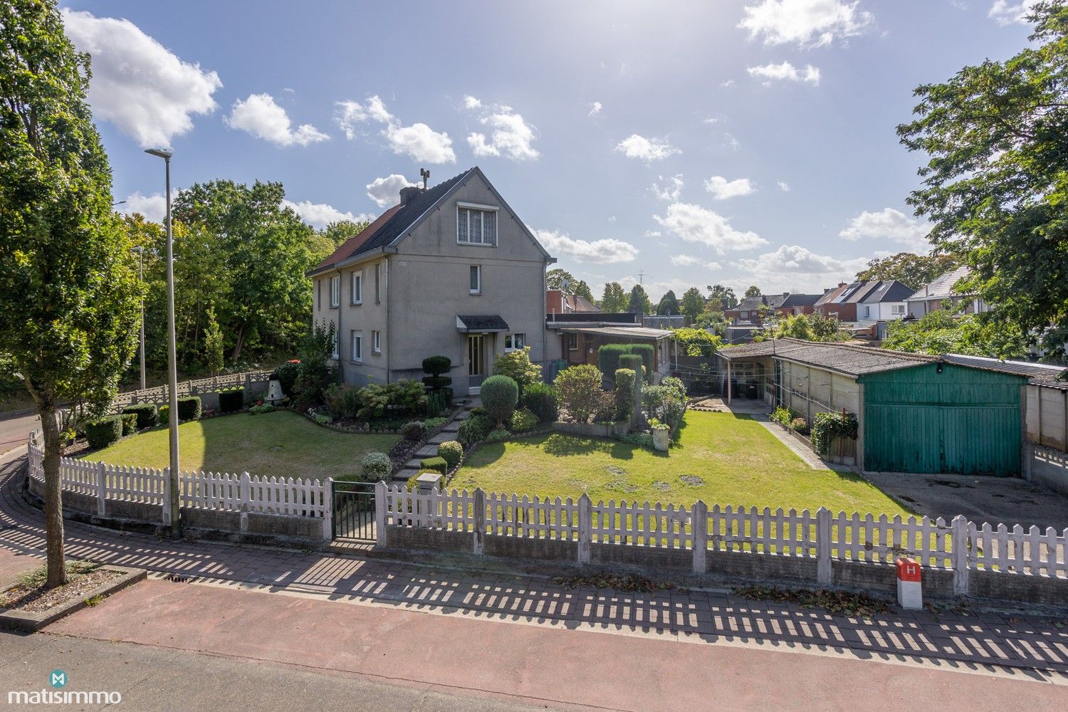 Hoofdfoto van de publicatie: CHARMANTE EN GEZELLIGE WONING MET 4 SLAAPKAMERS, RUIME VRIJSTAANDE GARAGE EN TUIN TE GENK