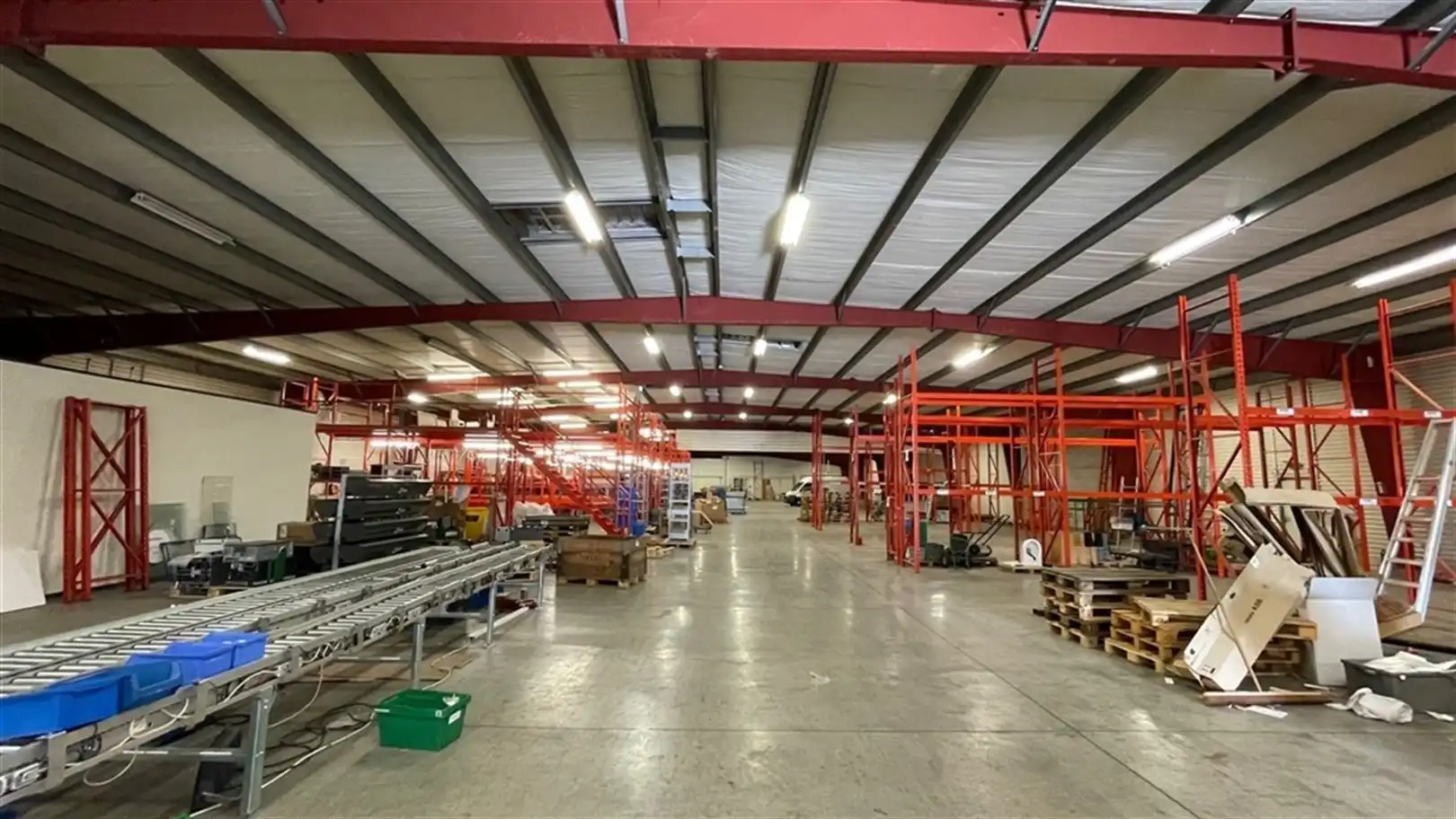 Magazijn op gunstige locatie te Sint-Niklaas foto 3