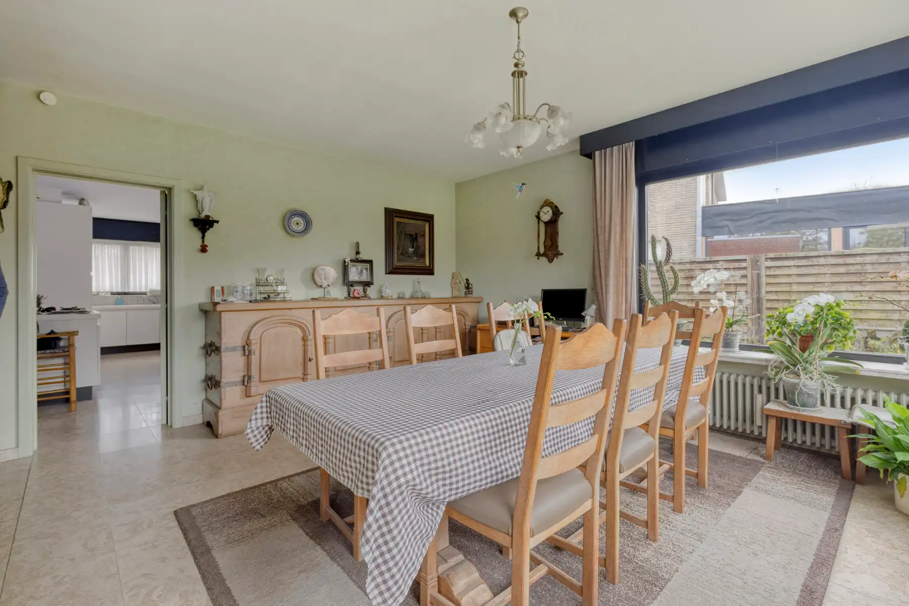 Kloeke woning met tuin en garage! foto 2