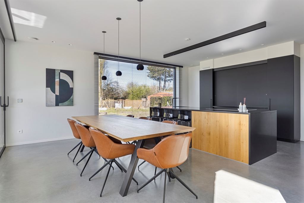 Hypermoderne villa op een echte toplocatie foto 11