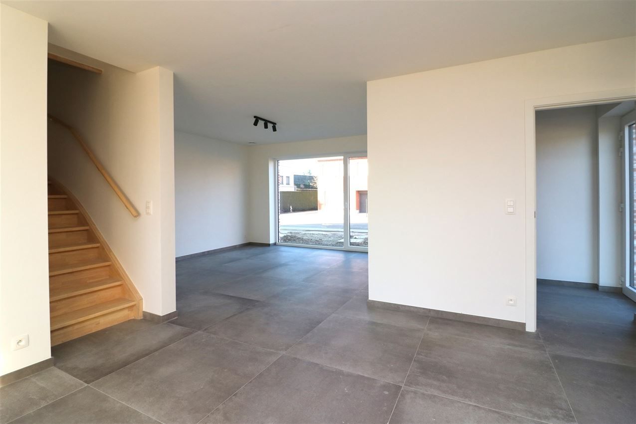 Prachtige nieuwbouwwoning met 4 slpk. met gusntige ligging foto 7