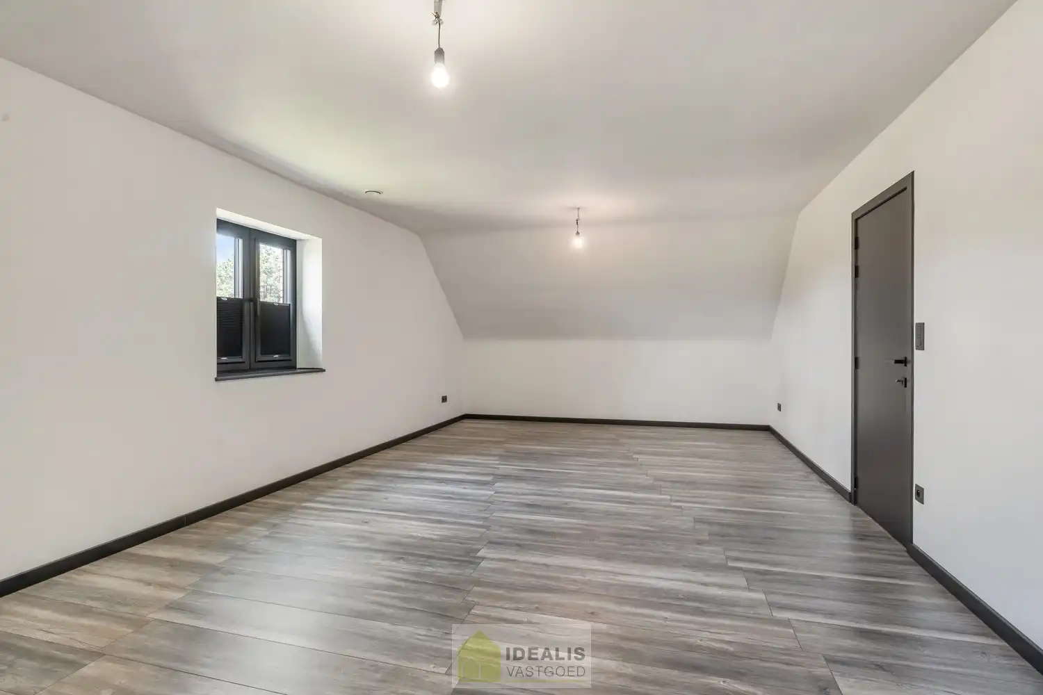 EEN BIJZONDER RIANTE WONING VAN MAAR LIEFST 302M² WOONOPPERVLAKTE OP EEN KNAP PERCEEL VAN 5A 90CA. foto 56