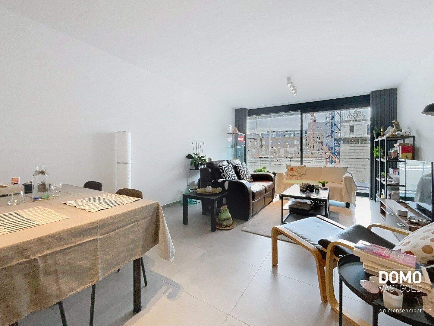RECENT NIEUWBOUW APPARTEMENT MET 2 SLAAPKAMERS, RUIME BERGING & AUTOSTANDPLAATS TE DIEPENBEEK foto {{pictureIndex}}