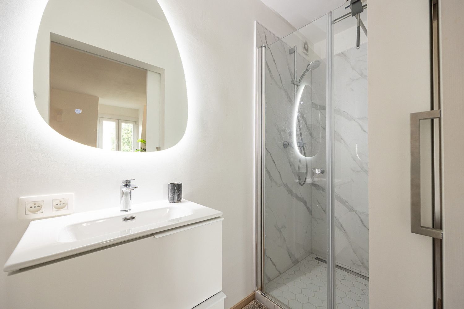 Prachtige gerenoveerde herenwoning van 341 m² in hartje Antwerpen met tal van mogelijkheden: combi wonen/werken of gedeeltelijke verhuurmogelijkheden foto 43